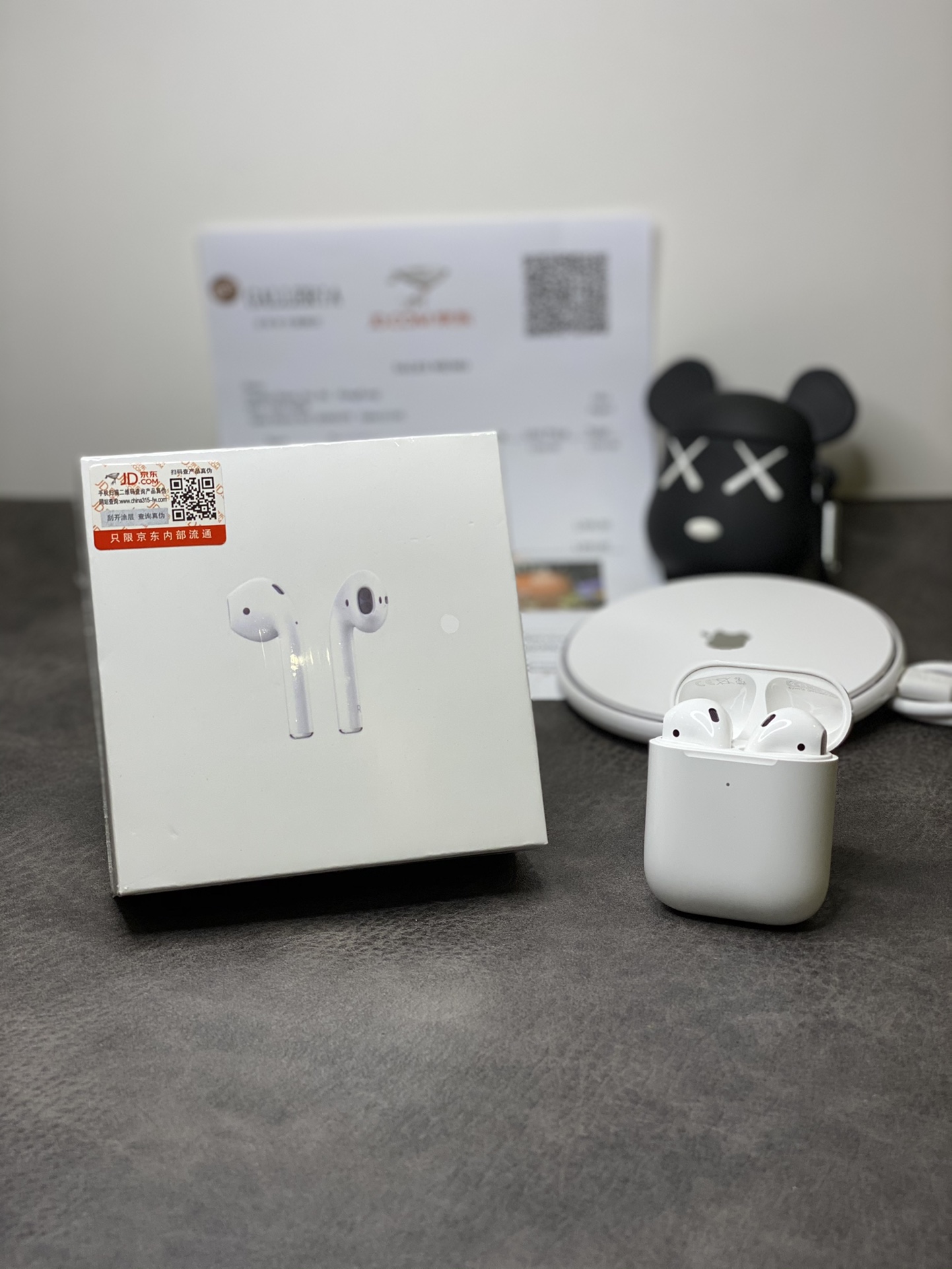 本地放💰120
苹果AirPods二代耳机 ln京东正版
升级不跳电 49g原装外壳 反磁金属合页
五码合一 本机可查序列号 里外一致序列号
默认贴京东标 小票两处防伪码全部可查
原装49外壳 反磁开盖 手感接近正品
络达1536芯片 1.7石墨钛喇叭 真实电量不跳电
超长续航 单次听歌可达3-4小时
配合充电仓用一天无压力 音质绝对小钢炮!
独家配送苹果无线充 保护壳 京东发票 专用打包盒!
支持退换 外观不磨损可退换 保修三个月!