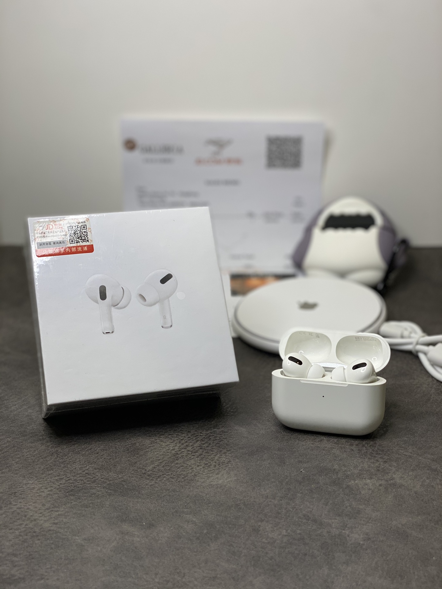 本地放💰150
苹果AirPodsPro三代耳机 ln京东正版
升级弹窗不跳电 带空间音频功能效果
可自定义改名 真实降噪通透模式 随意切换
1.7石墨钛喇叭 音质不用多说 同级别最强!
原厂黑网罩+开孔降噪网 重量同步正品56g
设置随意改名跟定位 带IPX4防水功能
按压切歌操作 三真电量显示 ACC无损解码!
配套四个原装带网耳塞 配件同步正品
耳机充满可使用4-5小时,电池盒待机72小时!
独家配送苹果无线充 保护壳 京东发票 专用打包盒!
支持退换 外观不磨损可退换 保修三个月!