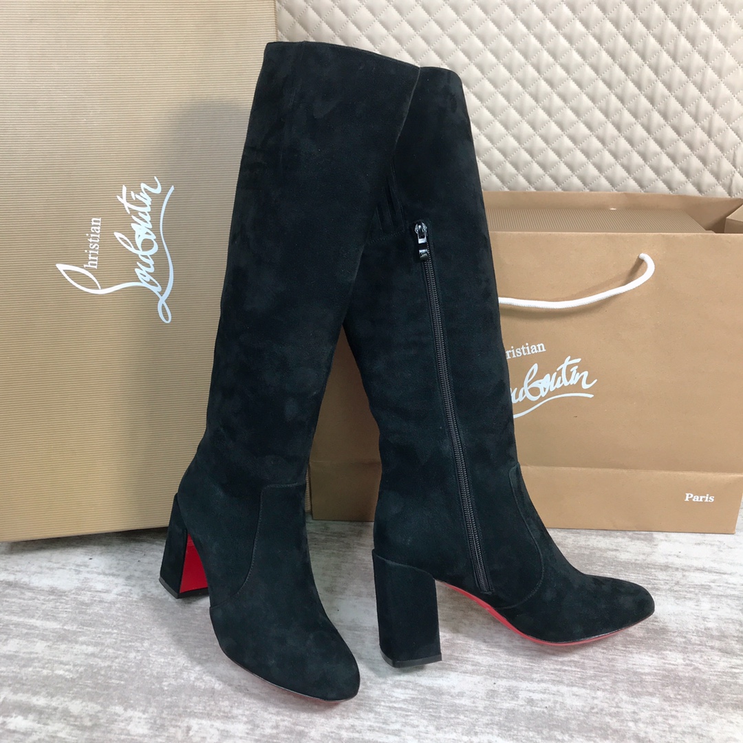 NO:336935,High-end customized autumn and winter boot series!  H8.5Cm, size 35-42. Private mold trademark zipper, 319-Black sheep leather, one boot barrel and one leather, three large pieces are only one pair. 16-inch long boot official website synchronization Standard European code Reference:319- Color:black Material:veau velours Lining:goat leather Heel height:8.5Cm Sole:leather sole Size:EUR 35-42 (US 4-11):,,christian louboutin,boots,sheep19860909高端订制 秋冬靴系列！ H8.5Cm,尺码35-42码.私模商标拉链,319－黑羊猄皮,一只靴筒一张皮,三大张只开一对.16寸长靴官网同步 标准欧码 Reference:319－ Color:black Material:veau velours Lining:goat leather Heel heigh:8.5Cm Sole:leather sole Size:EUR 35－42（US 4一11) :,,christian louboutin,boots,sheep,Women's Shoes