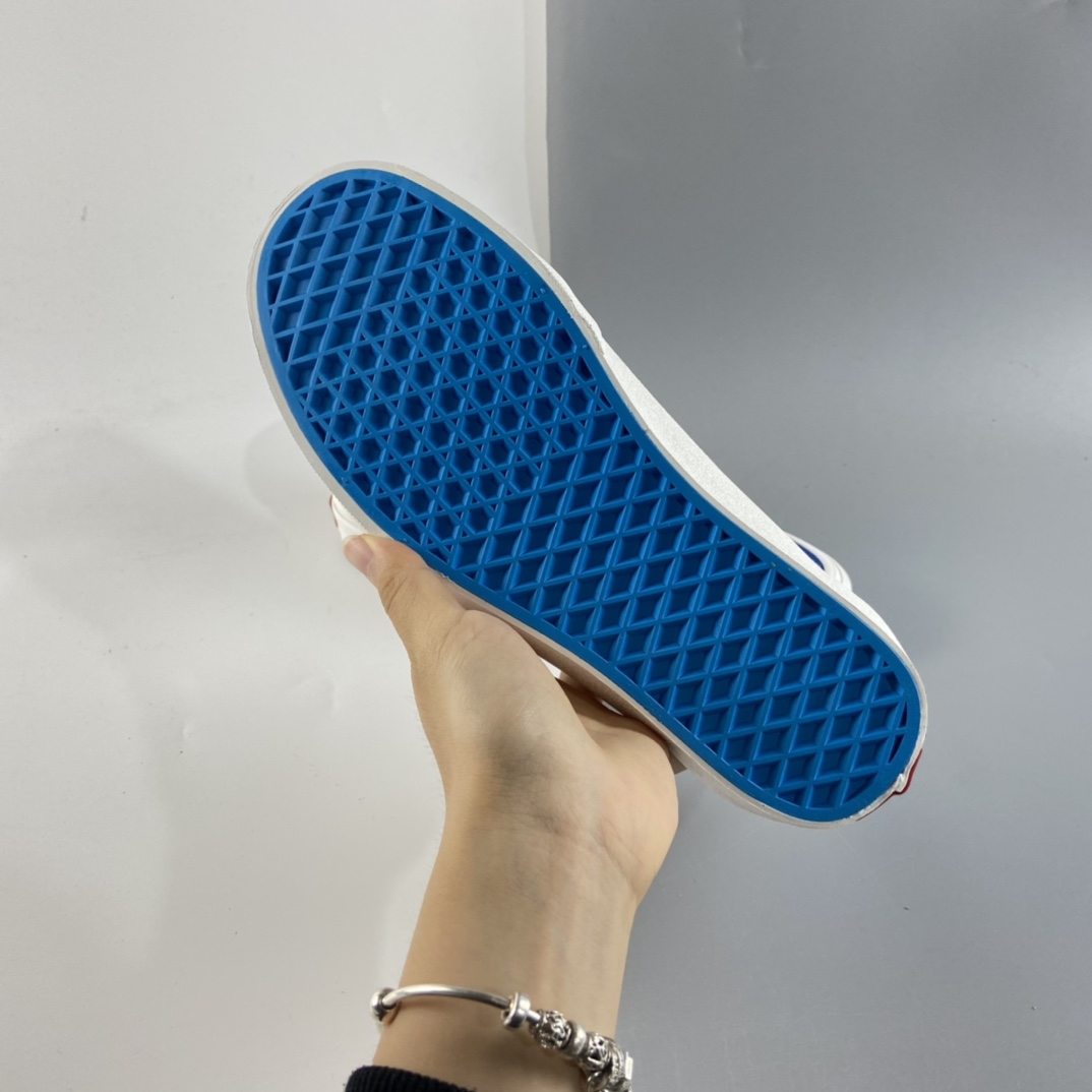 P150 Doraemon哆啦A梦 x Vans 联名，官网私人订制DIY限量款 VN0A45KDVUP