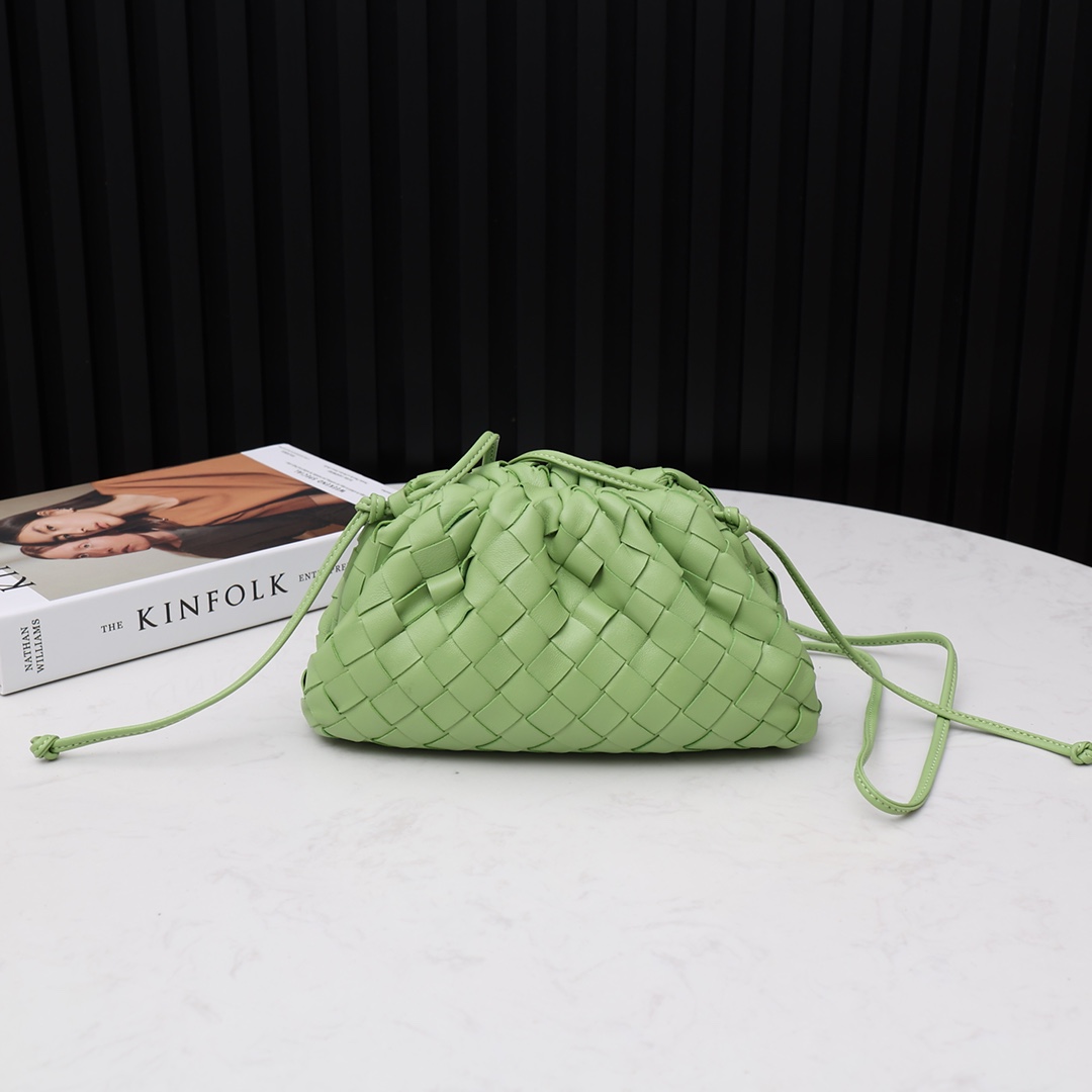 Bottega Veneta Pouch Cloud Bag Large Intrecciato Drawstring Clutch