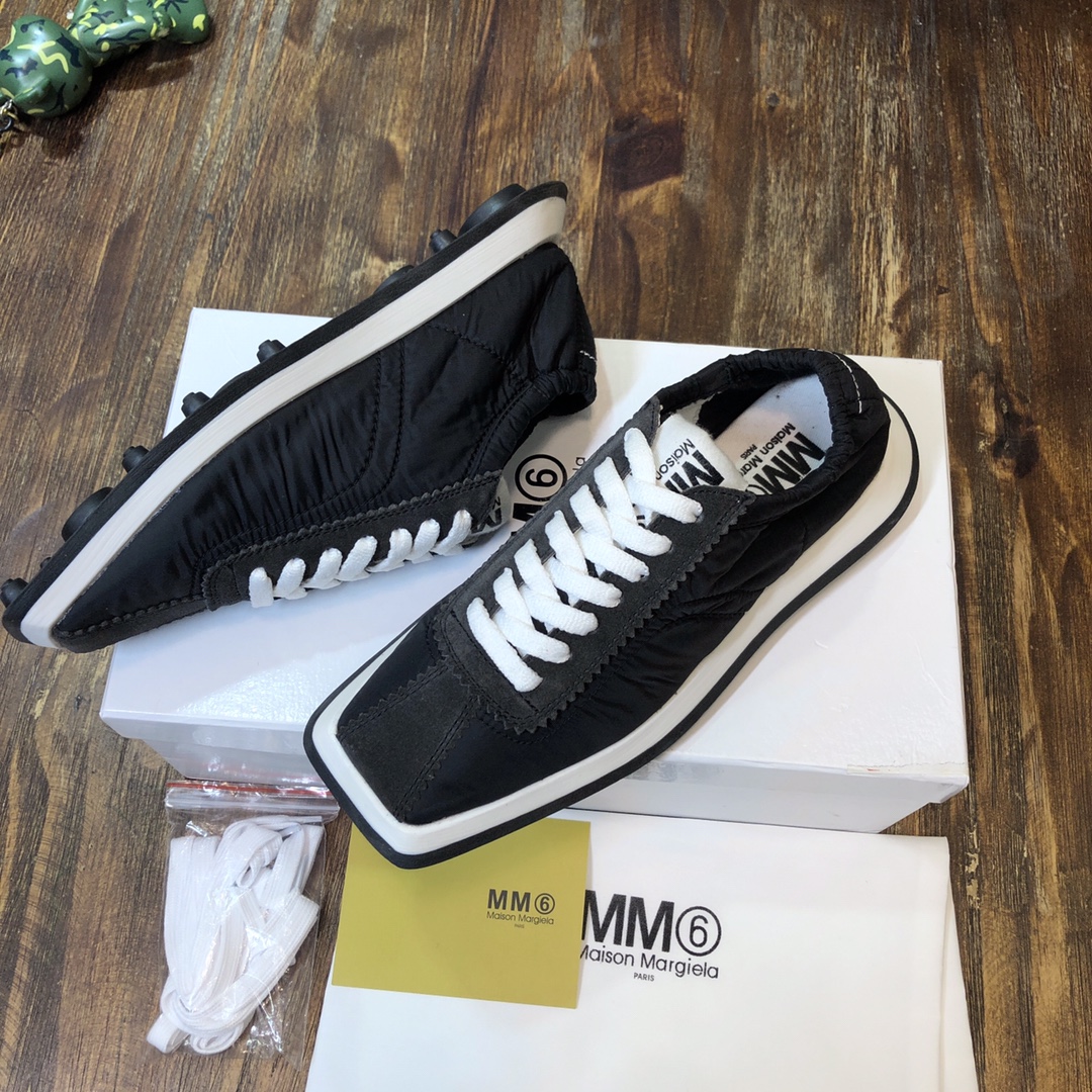 Maison Margiela Black Leather and Fabric Runner Sneakers for Women 5 i1623054609 1336 3