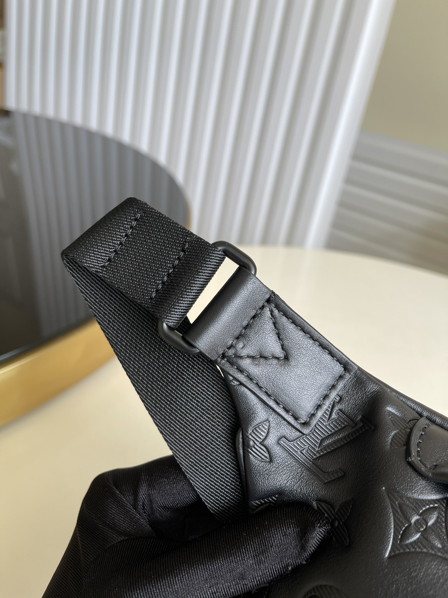 Louis Vuitton LV Discovery bumbag腰包 M44388