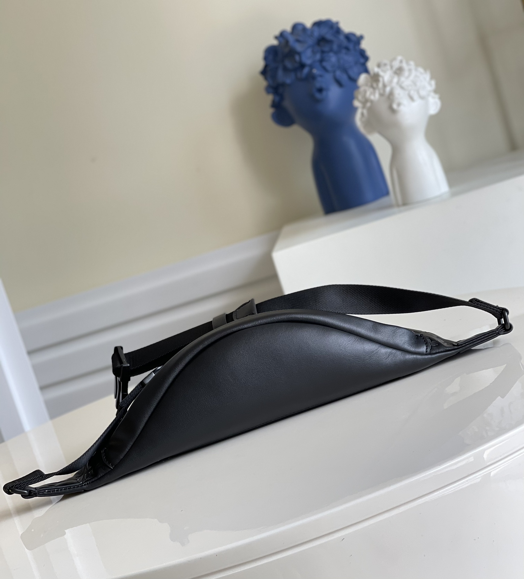 Louis Vuitton LV Discovery bumbag腰包 M44388