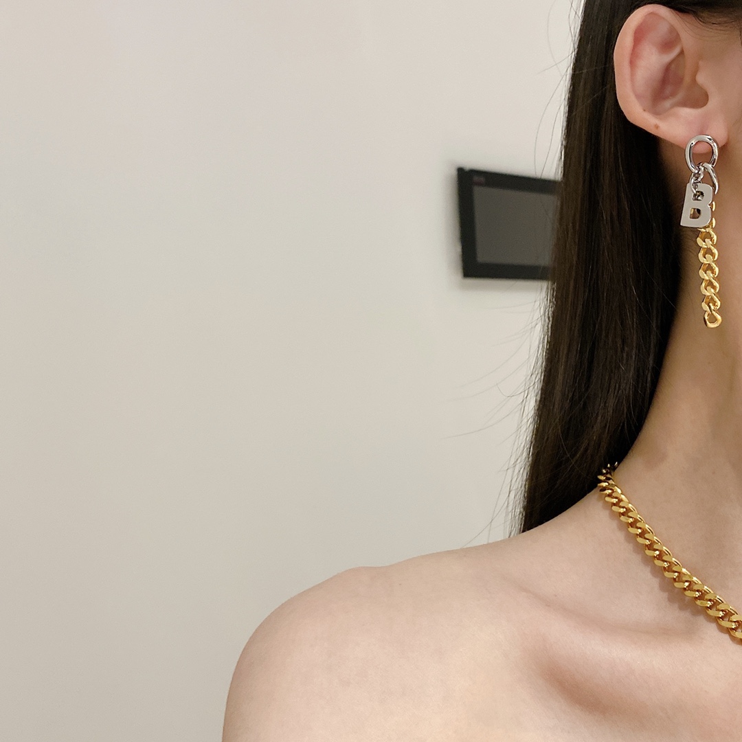 BÔNG TAI Balenciaga Women Lock Small Earrings in AgedGold Brass