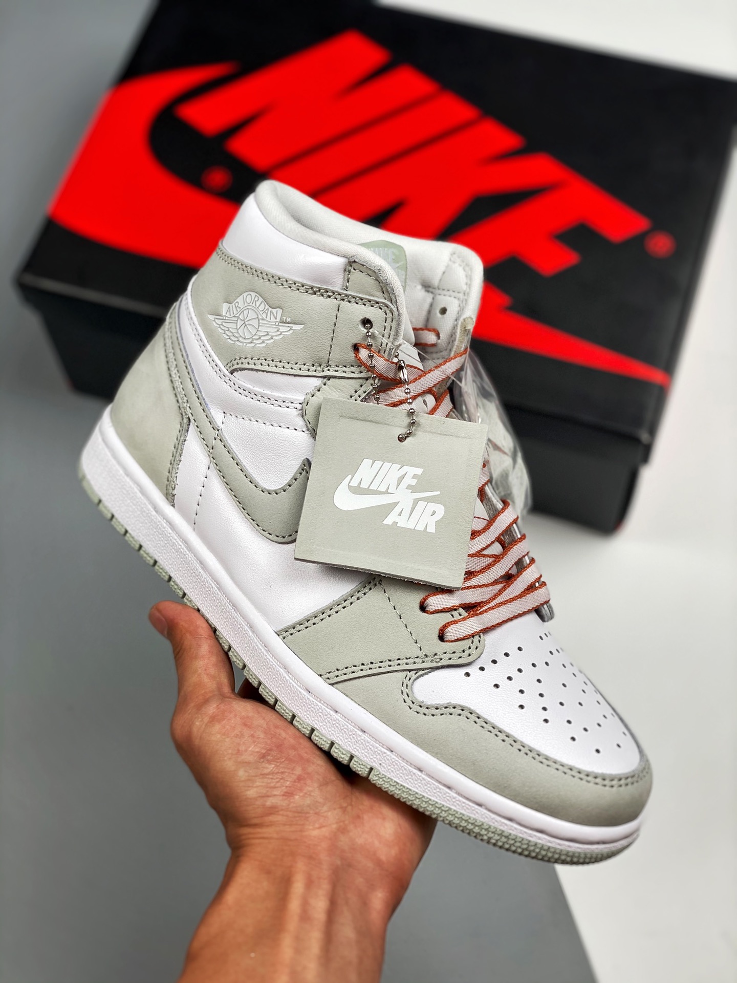 Air Jordan 1 High OG "Seafoam" 海沫绿配色 货号：CD0461-002 唯一可媲美原版 同价位区间无对手 全鞋电脑针车 精确间距匹配 国内顶级头层皮料订染 用料绝不含糊 飞翼3D高频深度立体 全方位比对原鞋 …