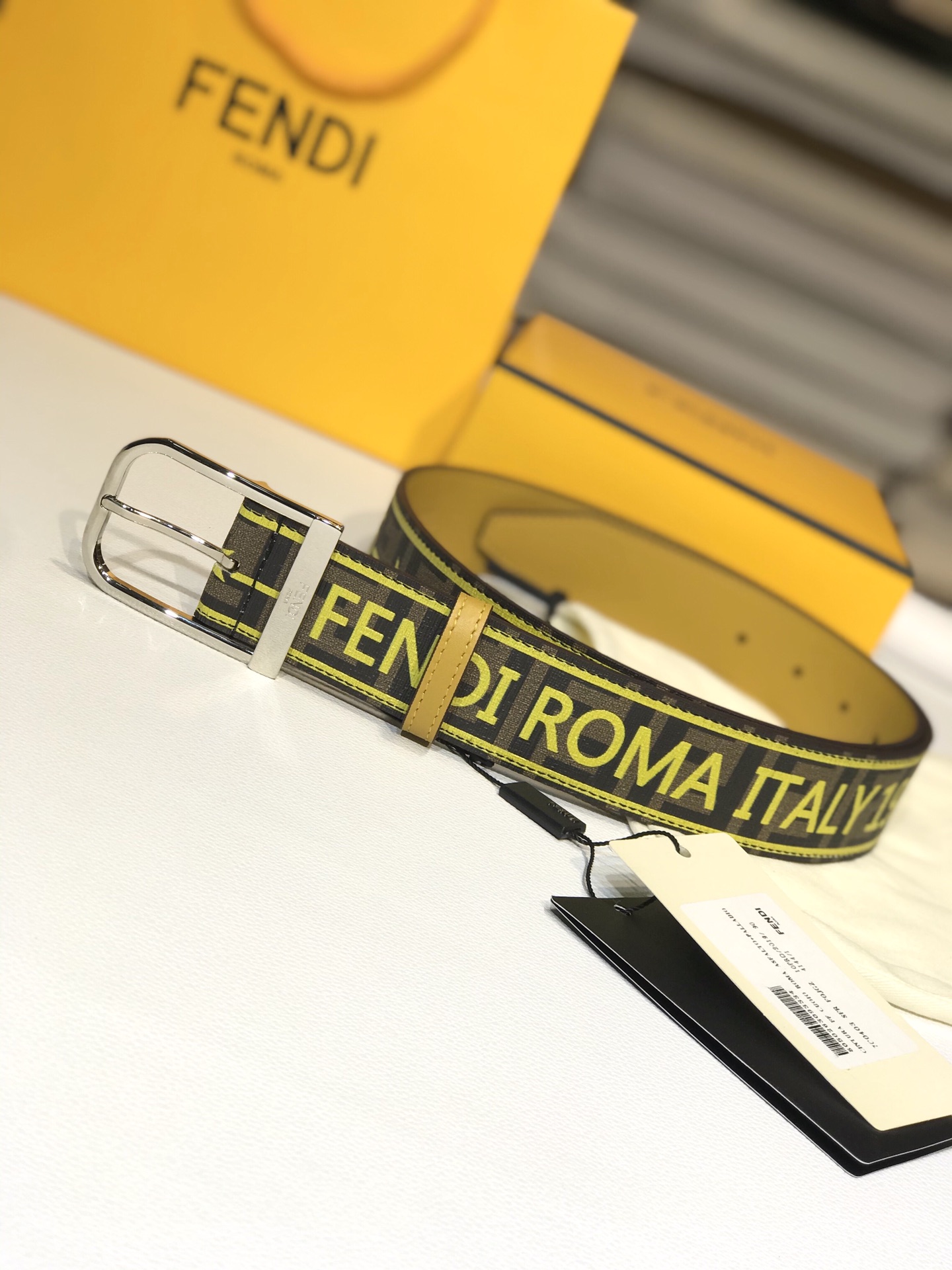 Fendi 五金做工精细 线条流畅 表面光滑 𝐙𝐏电镀工艺 香港通关【𝐇𝐀𝐀𝐒】 进口皮料
