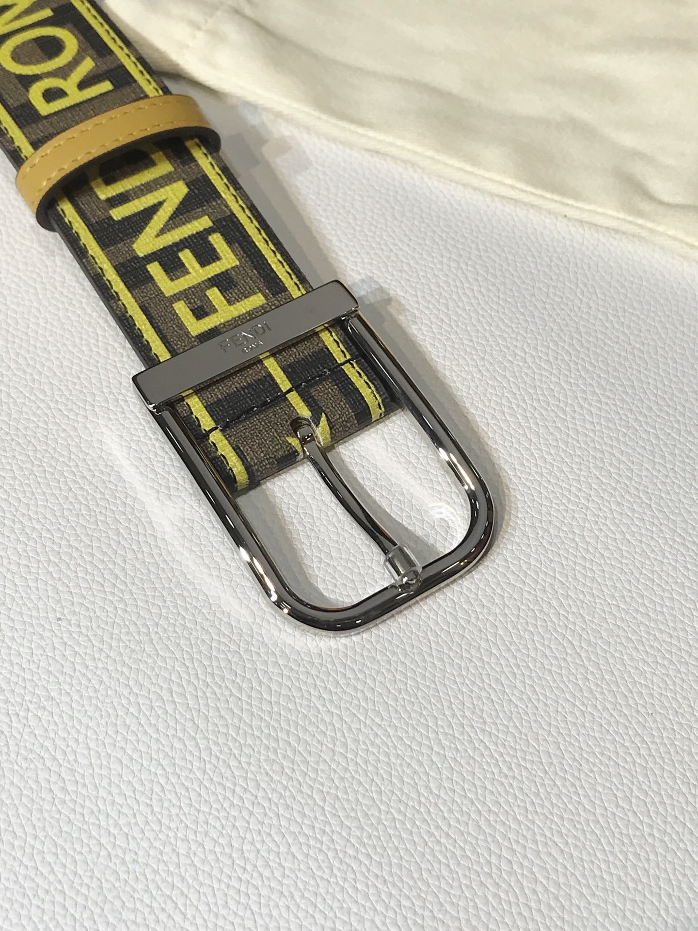 Fendi 五金做工精细 线条流畅 表面光滑 𝐙𝐏电镀工艺 香港通关【𝐇𝐀𝐀𝐒】 进口皮料