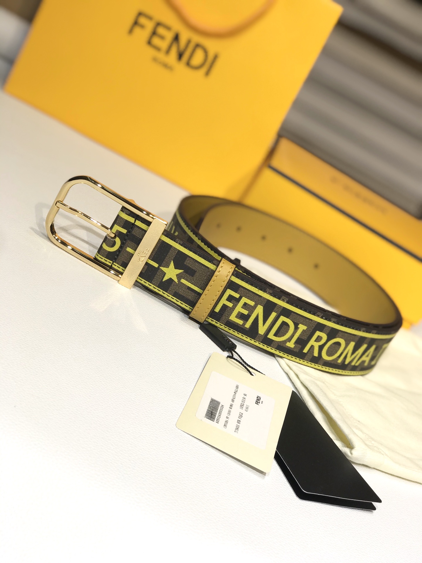 Fendi 五金做工精细 线条流畅 表面光滑 𝐙𝐏电镀工艺 香港通关【𝐇𝐀𝐀𝐒】 进口皮料