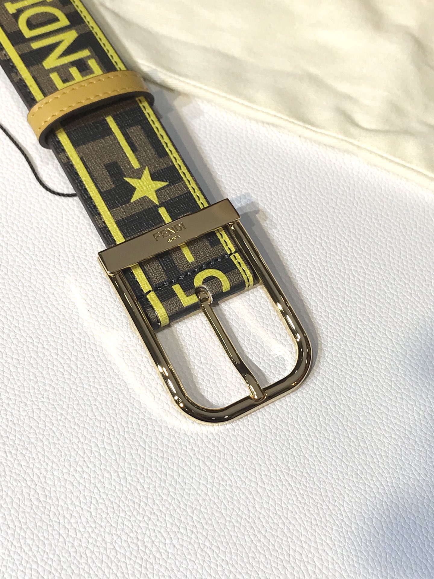 Fendi 五金做工精细 线条流畅 表面光滑 𝐙𝐏电镀工艺 香港通关【𝐇𝐀𝐀𝐒】 进口皮料