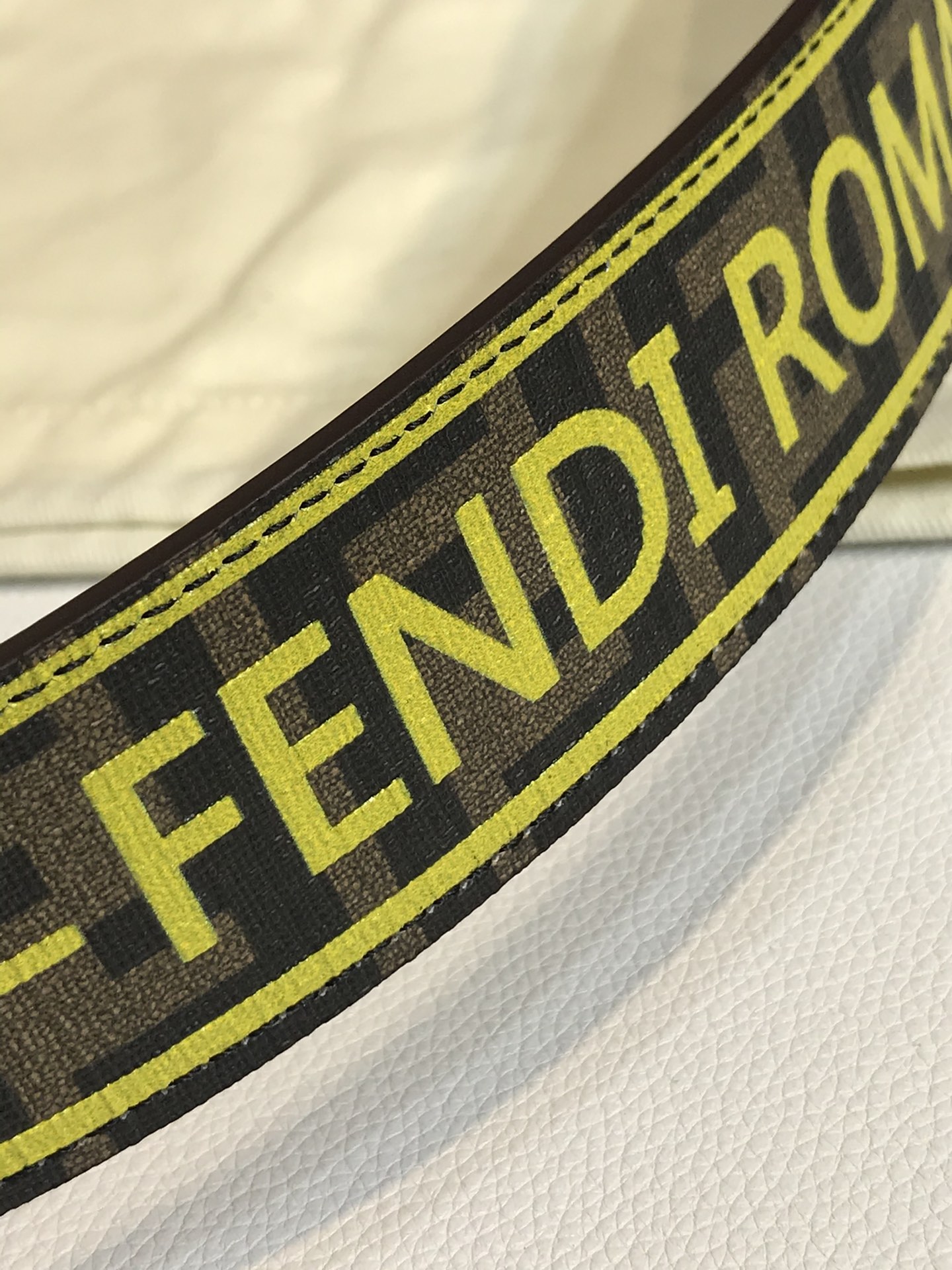 Fendi 五金做工精细 线条流畅 表面光滑 𝐙𝐏电镀工艺 香港通关【𝐇𝐀𝐀𝐒】 进口皮料
