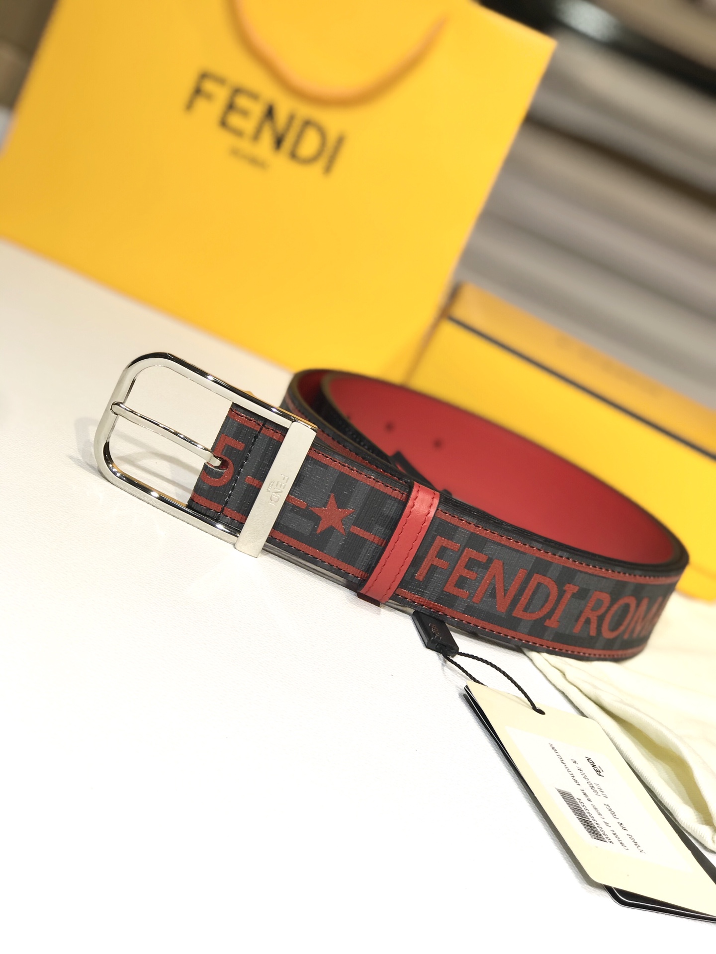 Fendi 五金做工精细 线条流畅 表面光滑 𝐙𝐏电镀工艺 香港通关【𝐇𝐀𝐀𝐒】 进口皮料