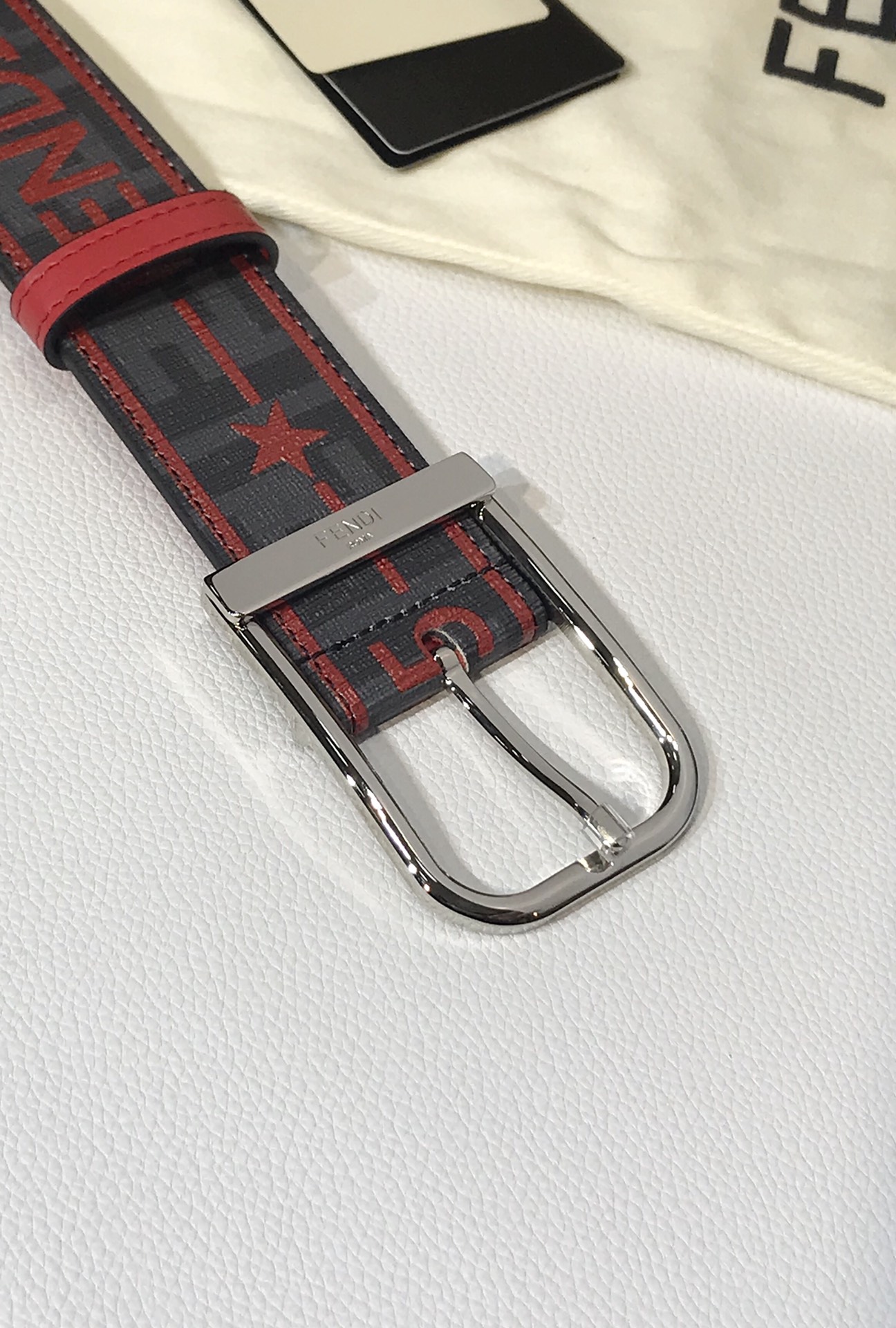 Fendi 五金做工精细 线条流畅 表面光滑 𝐙𝐏电镀工艺 香港通关【𝐇𝐀𝐀𝐒】 进口皮料