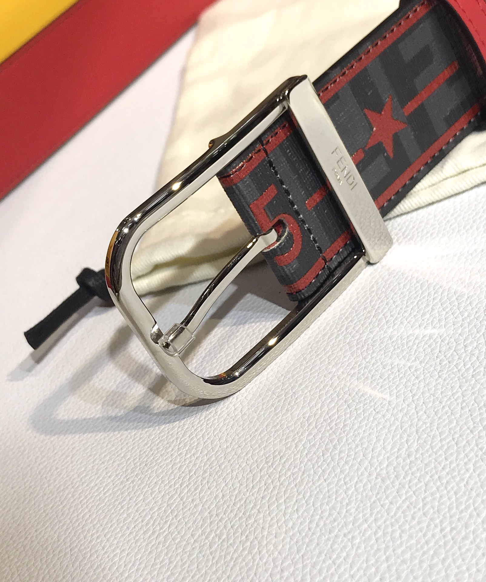 Fendi 五金做工精细 线条流畅 表面光滑 𝐙𝐏电镀工艺 香港通关【𝐇𝐀𝐀𝐒】 进口皮料