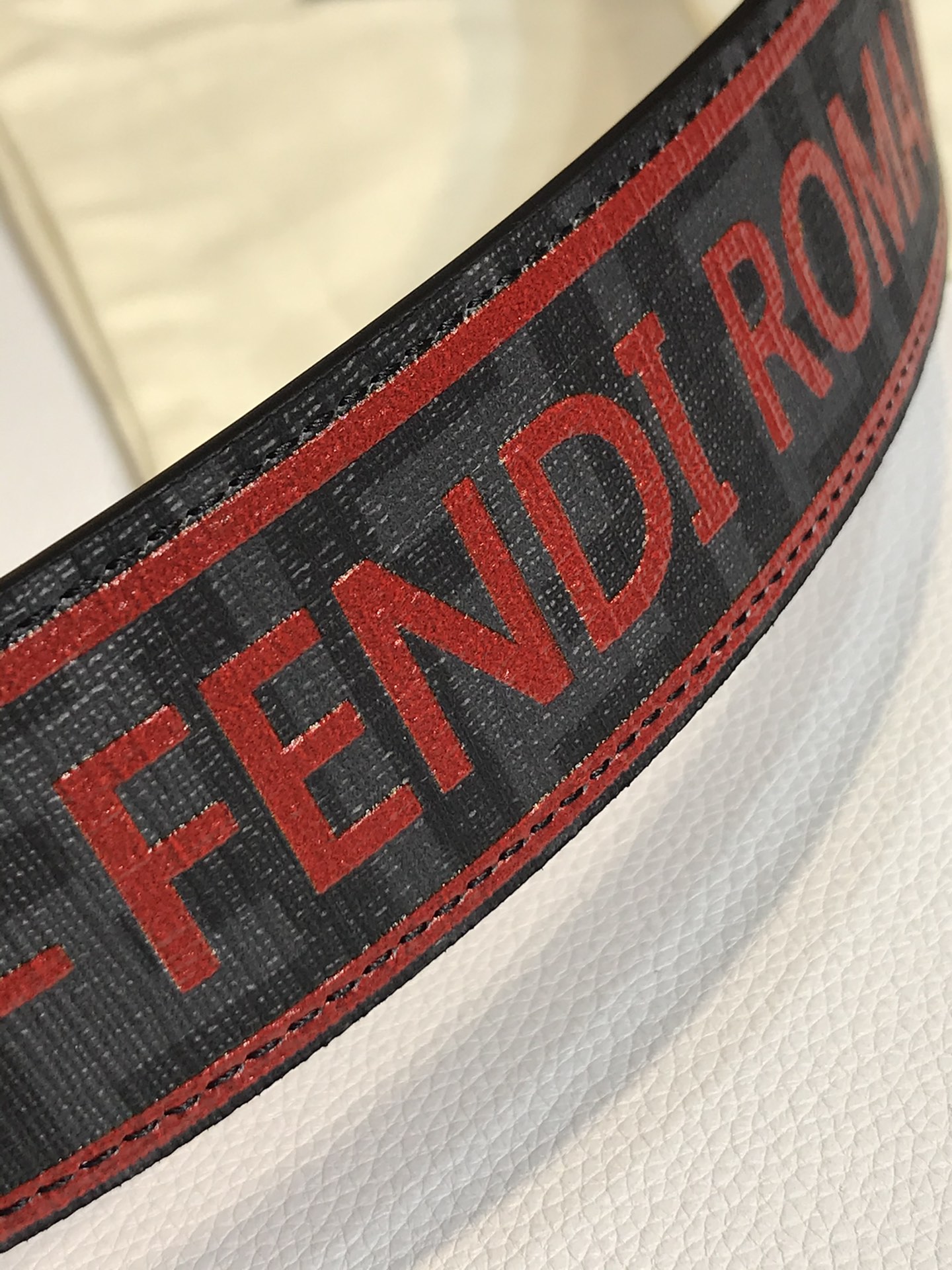 Fendi 五金做工精细 线条流畅 表面光滑 𝐙𝐏电镀工艺 香港通关【𝐇𝐀𝐀𝐒】 进口皮料