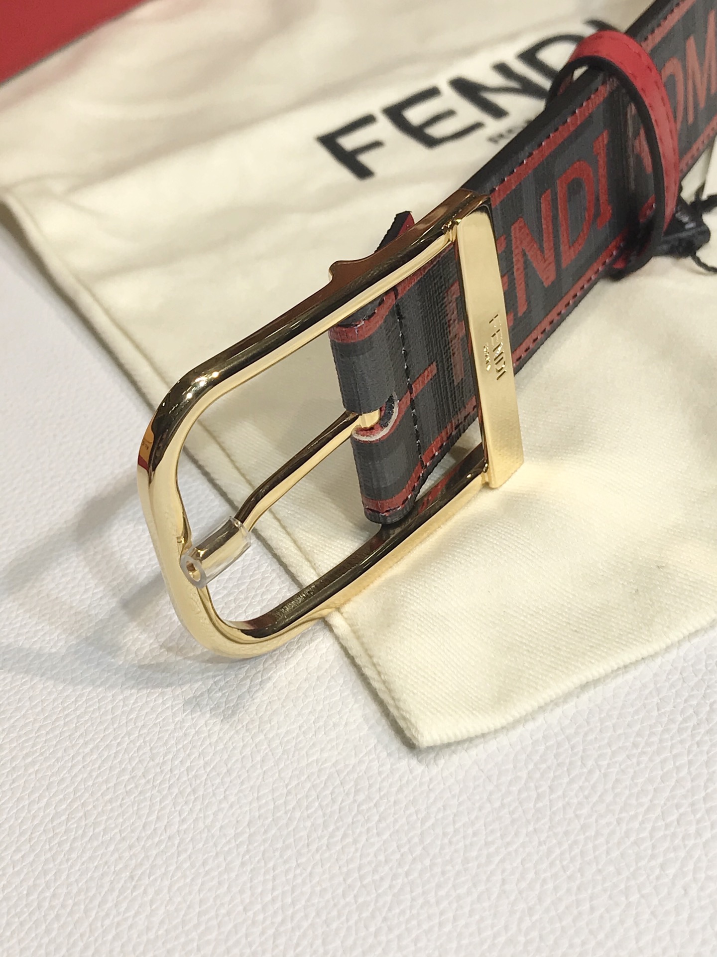 Fendi 五金做工精细 线条流畅 表面光滑 𝐙𝐏电镀工艺 香港通关【𝐇𝐀𝐀𝐒】 进口皮料