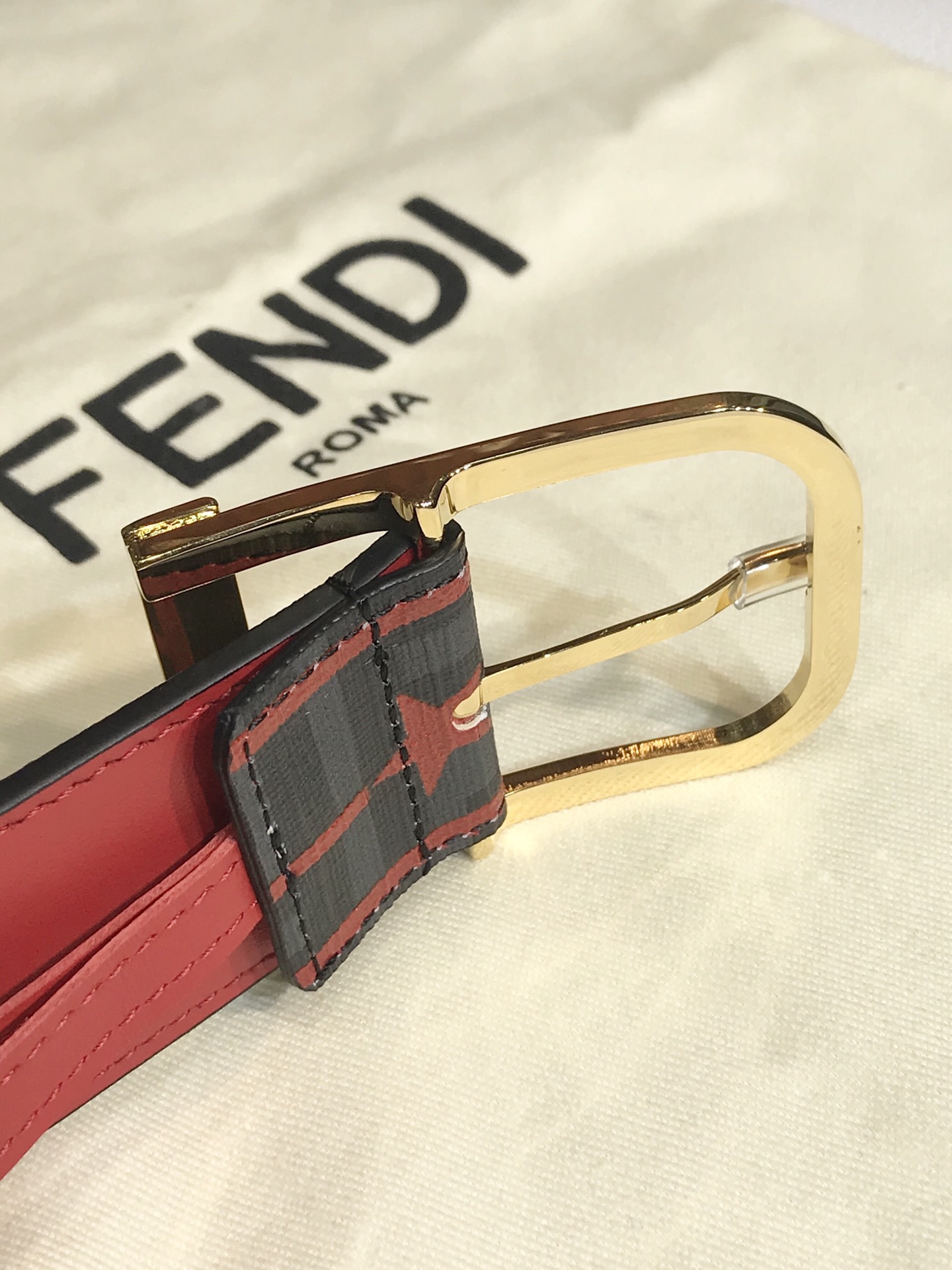 Fendi 五金做工精细 线条流畅 表面光滑 𝐙𝐏电镀工艺 香港通关【𝐇𝐀𝐀𝐒】 进口皮料