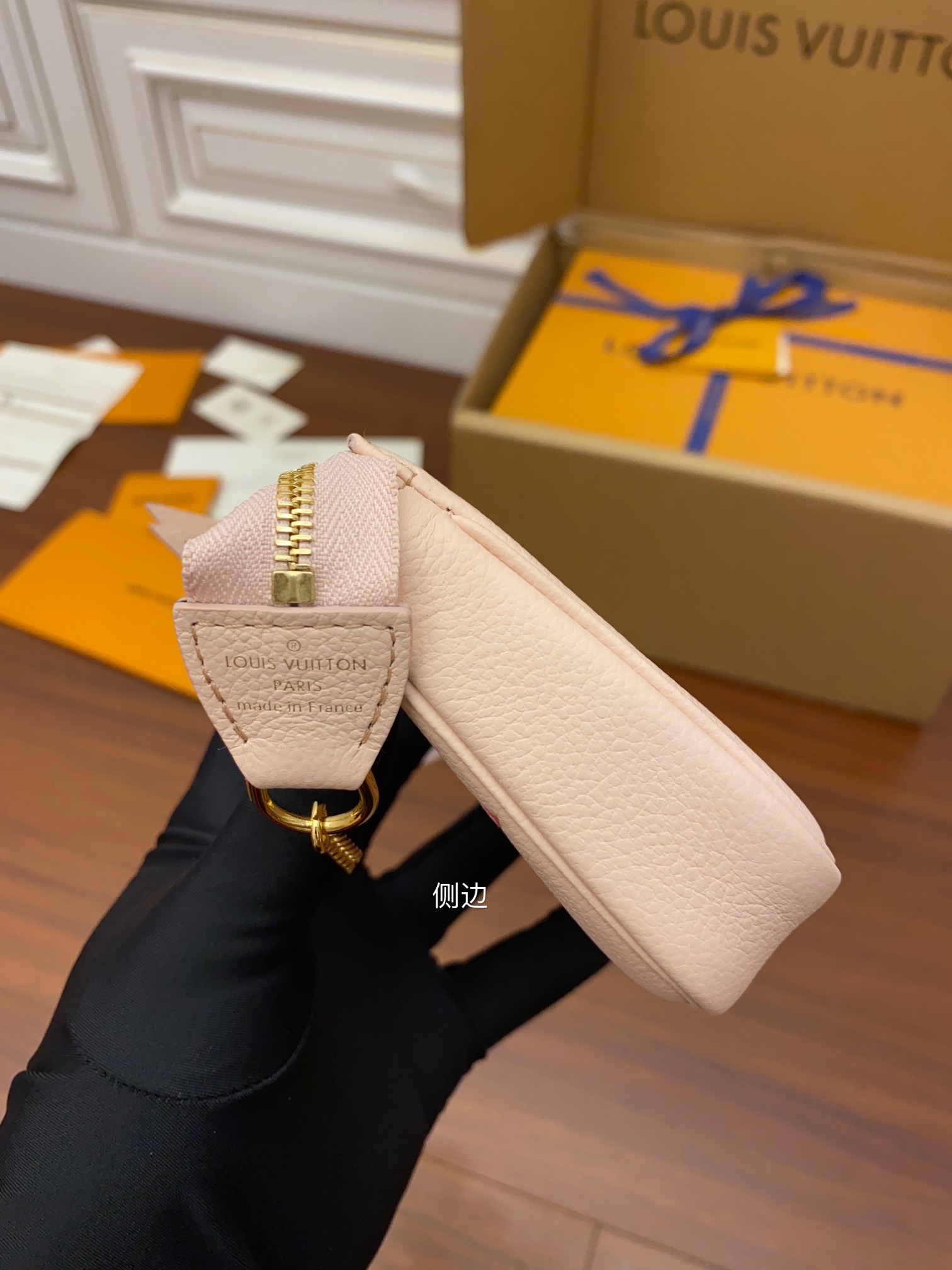 Louis Vuitton LV Mini Pochette Accessoires手拿包 M80501