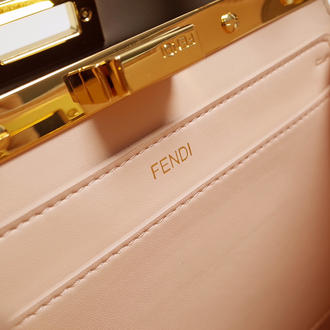 1100 FEND1 Iconic Peekaboo ISeeU小号手袋