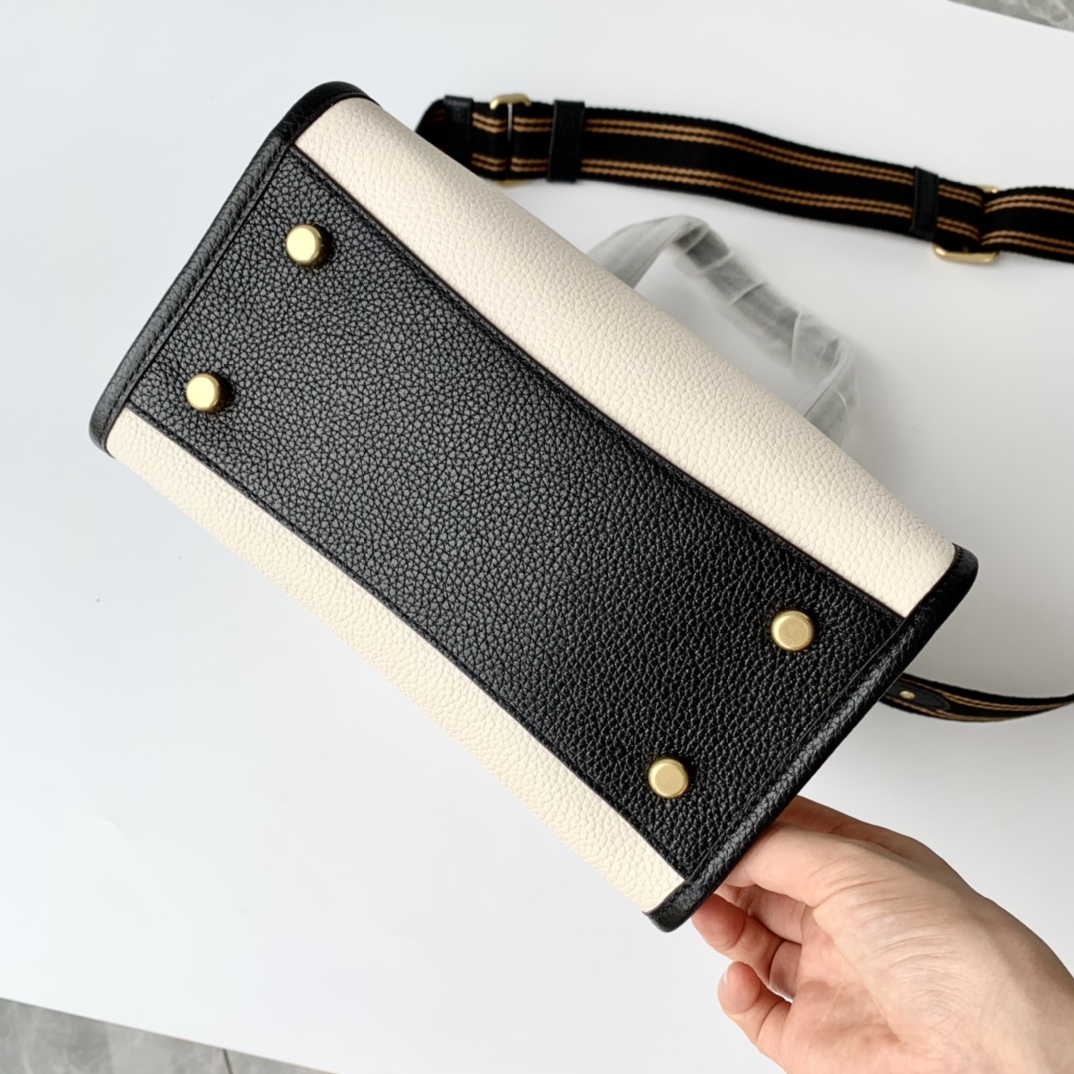 Coach 双十一特价 纯 COACH蔻驰 C3461白色牛皮Field Tote 22竖版小托特包