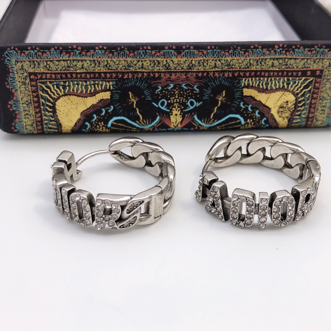 Dior 迪奥 新品 JADIOR镶钻耳环 高端品质 1:1开模 同黄铜材质 高级925银针防过敏处理