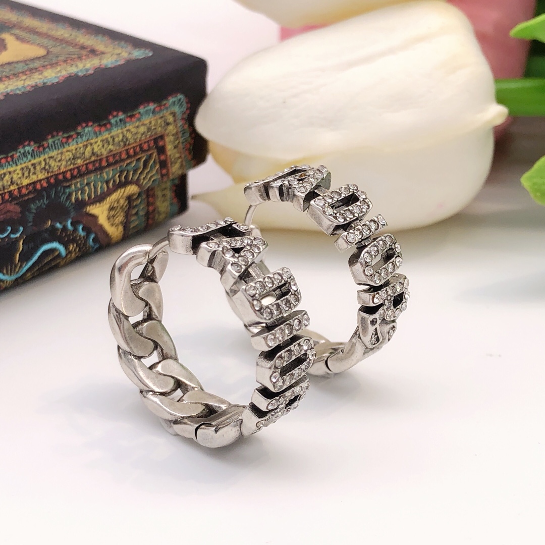 Dior 迪奥 新品 JADIOR镶钻耳环 高端品质 1:1开模 同黄铜材质 高级925银针防过敏处理