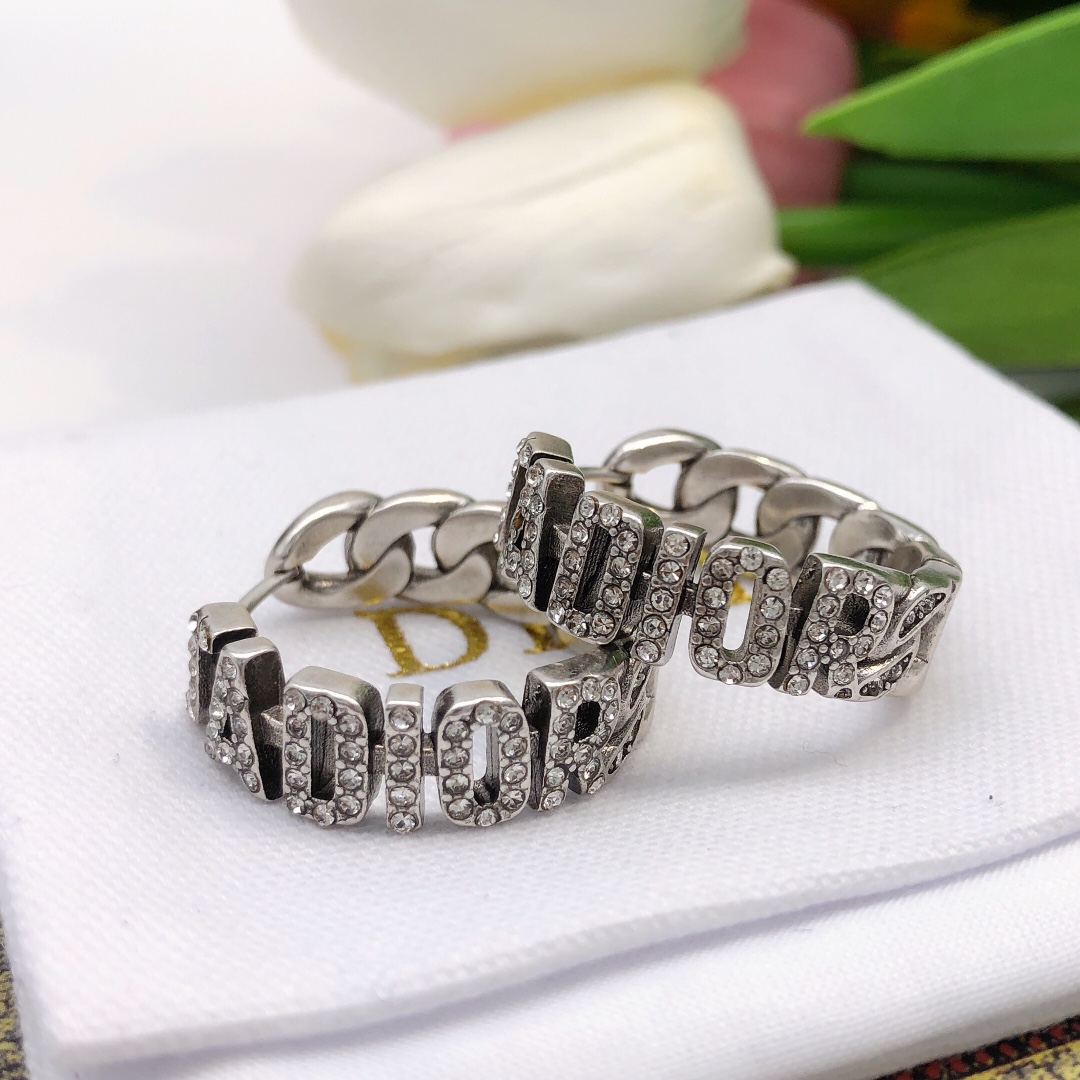 Dior 迪奥 新品 JADIOR镶钻耳环 高端品质 1:1开模 同黄铜材质 高级925银针防过敏处理