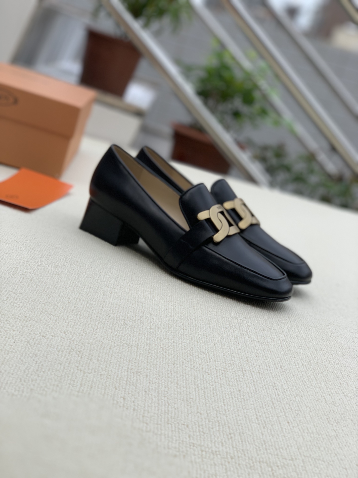 Tod’s Handcrafted Shoes: Comfortable Luxury for Every Step - 图片 1
