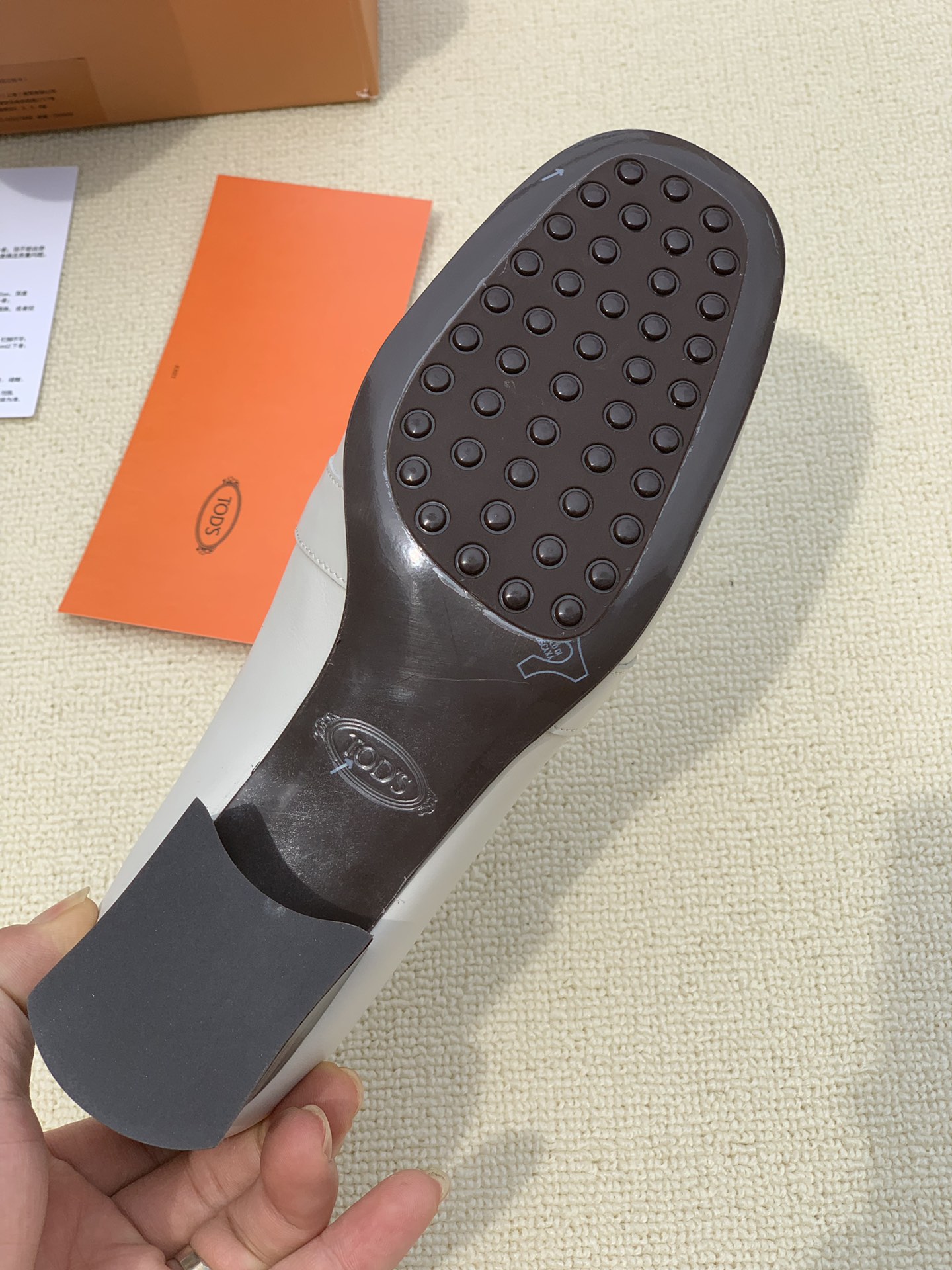 Tod’s Handcrafted Comfort: Women’s Shoes for Life with Retro Designs. - 图片 9