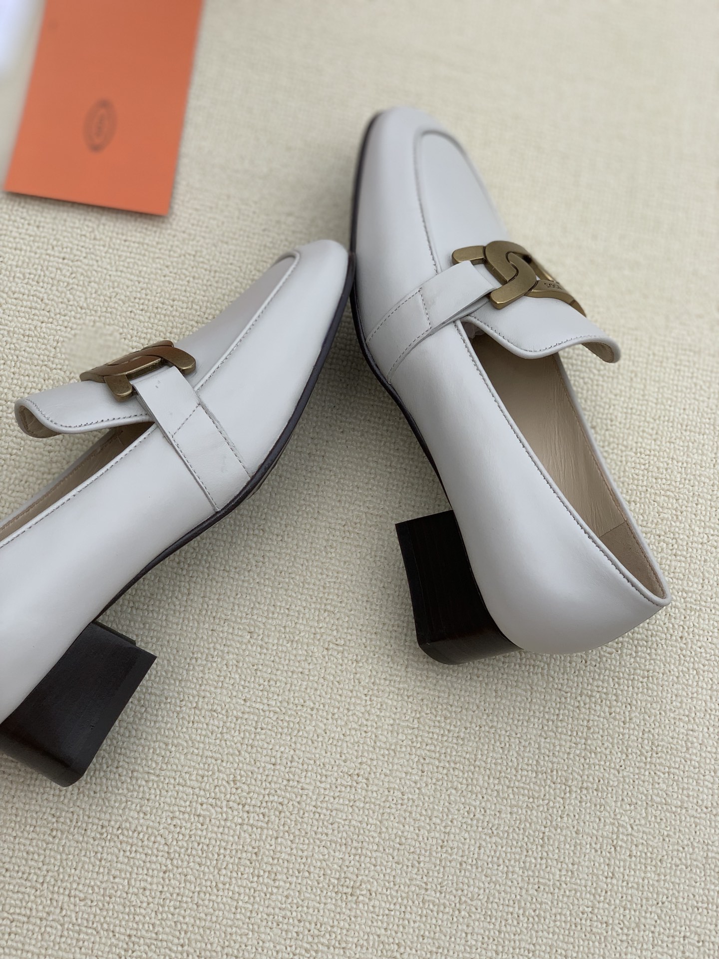 Tod’s Handcrafted Comfort: Women’s Shoes for Life with Retro Designs. - 图片 4