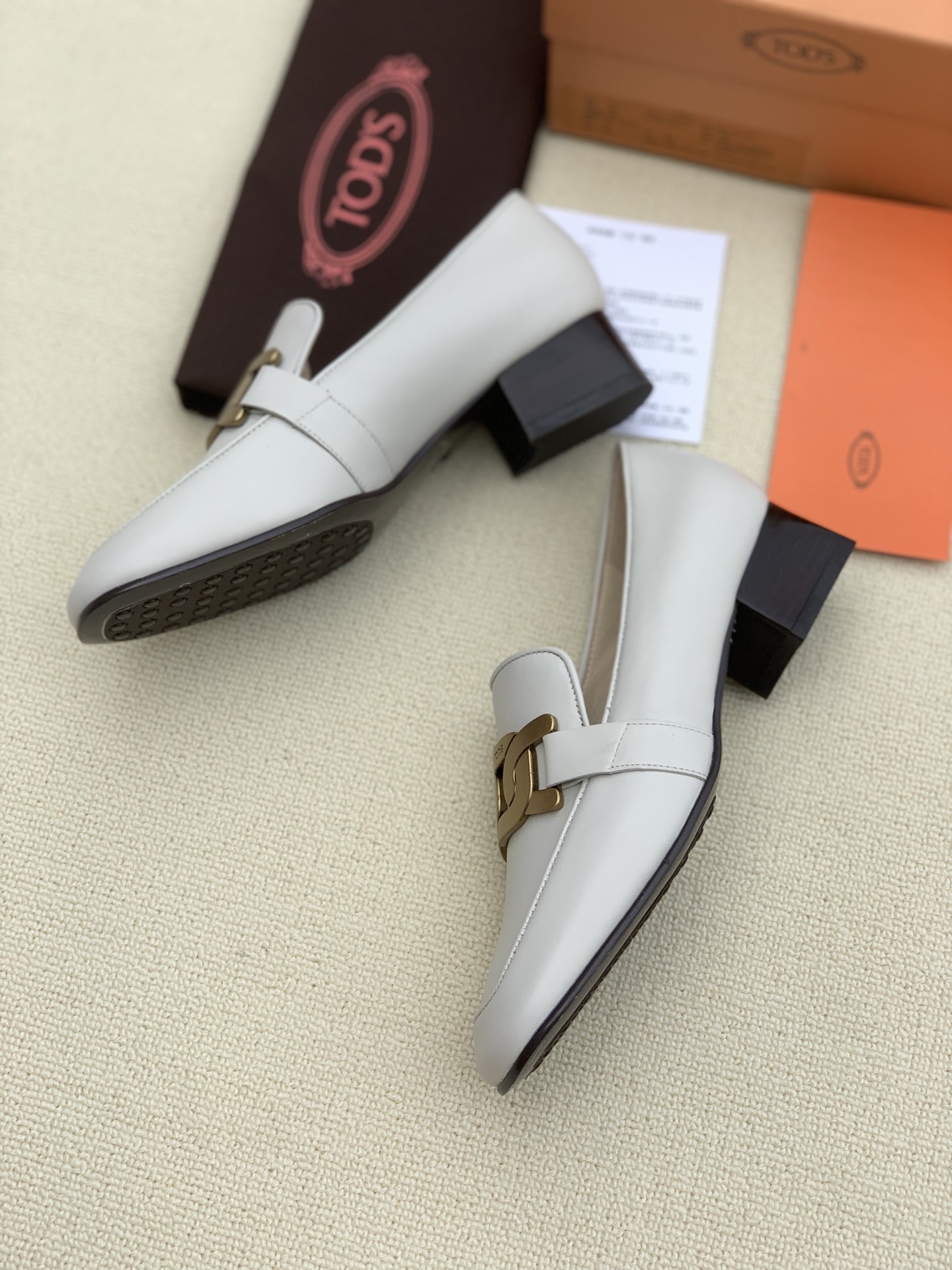 Tod’s Handcrafted Comfort: Women’s Shoes for Life with Retro Designs. - 图片 6