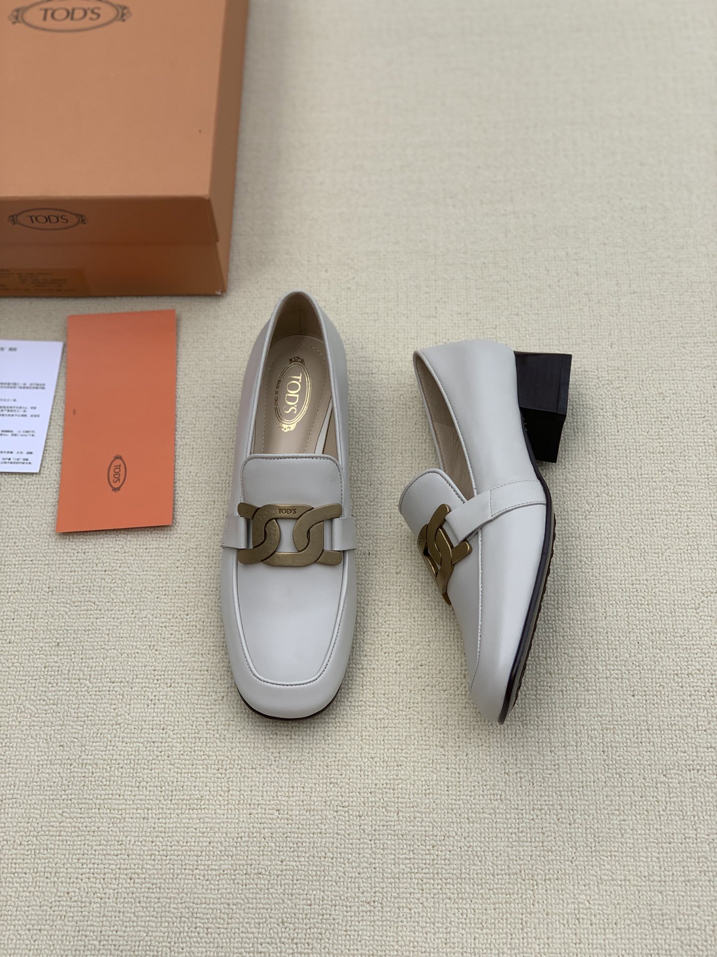 Tod’s Handcrafted Comfort: Women’s Shoes for Life with Retro Designs. - 图片 3