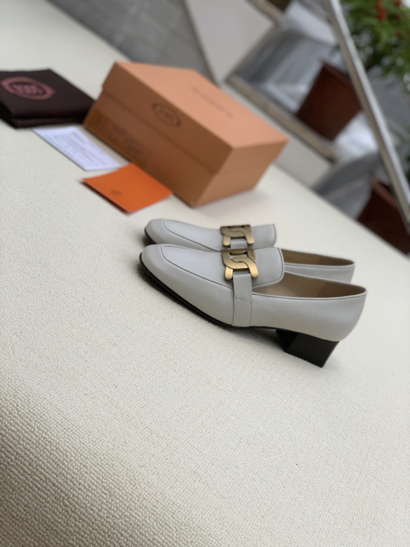 Tod’s Handcrafted Comfort: Women’s Shoes for Life with Retro Designs. - 图片 2