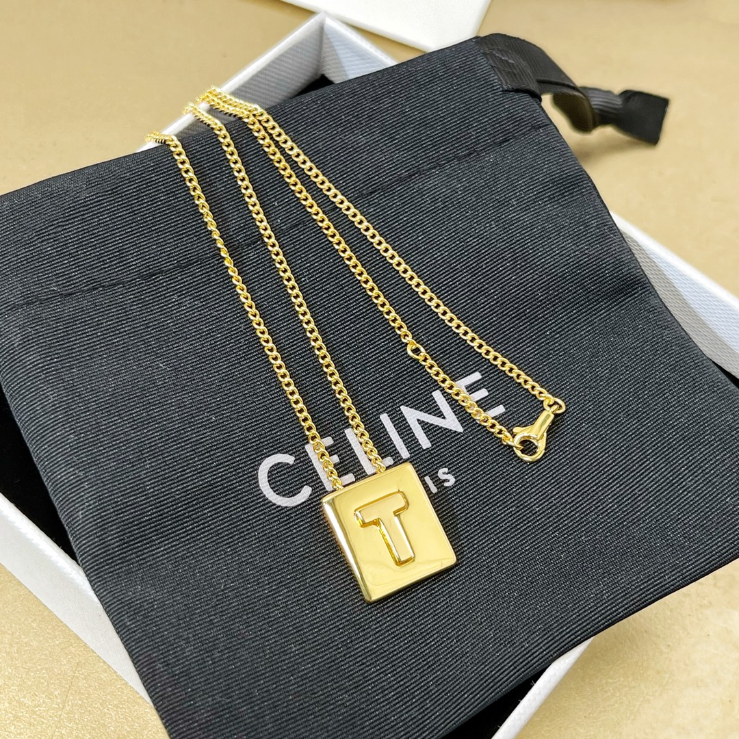 Celine/赛琳 ALPHABET 26字母金色方块项链