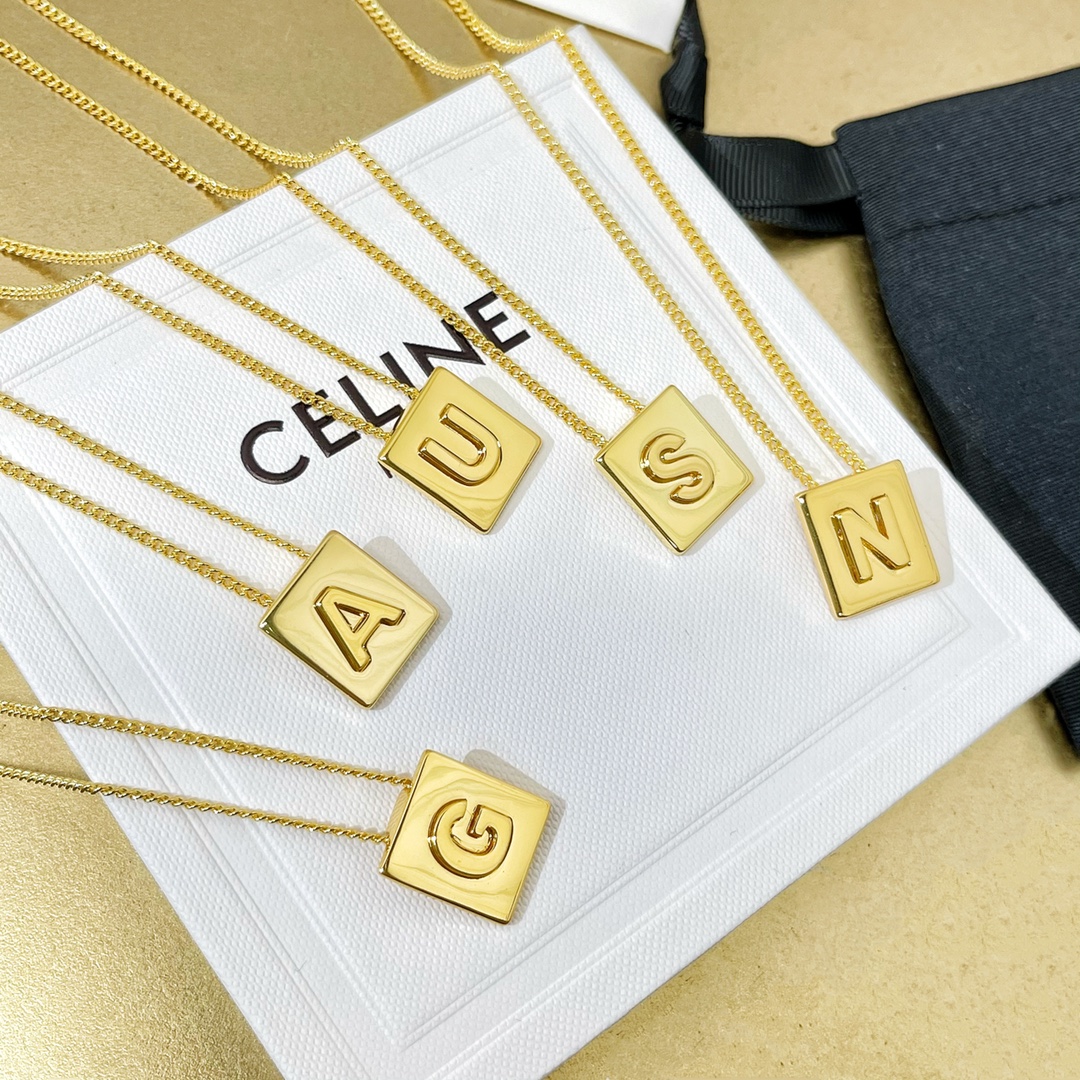 Celine/赛琳 ALPHABET 26字母金色方块项链