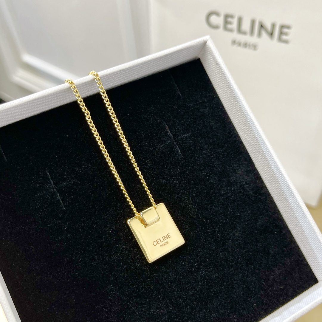 Celine/赛琳 ALPHABET 26字母金色方块项链
