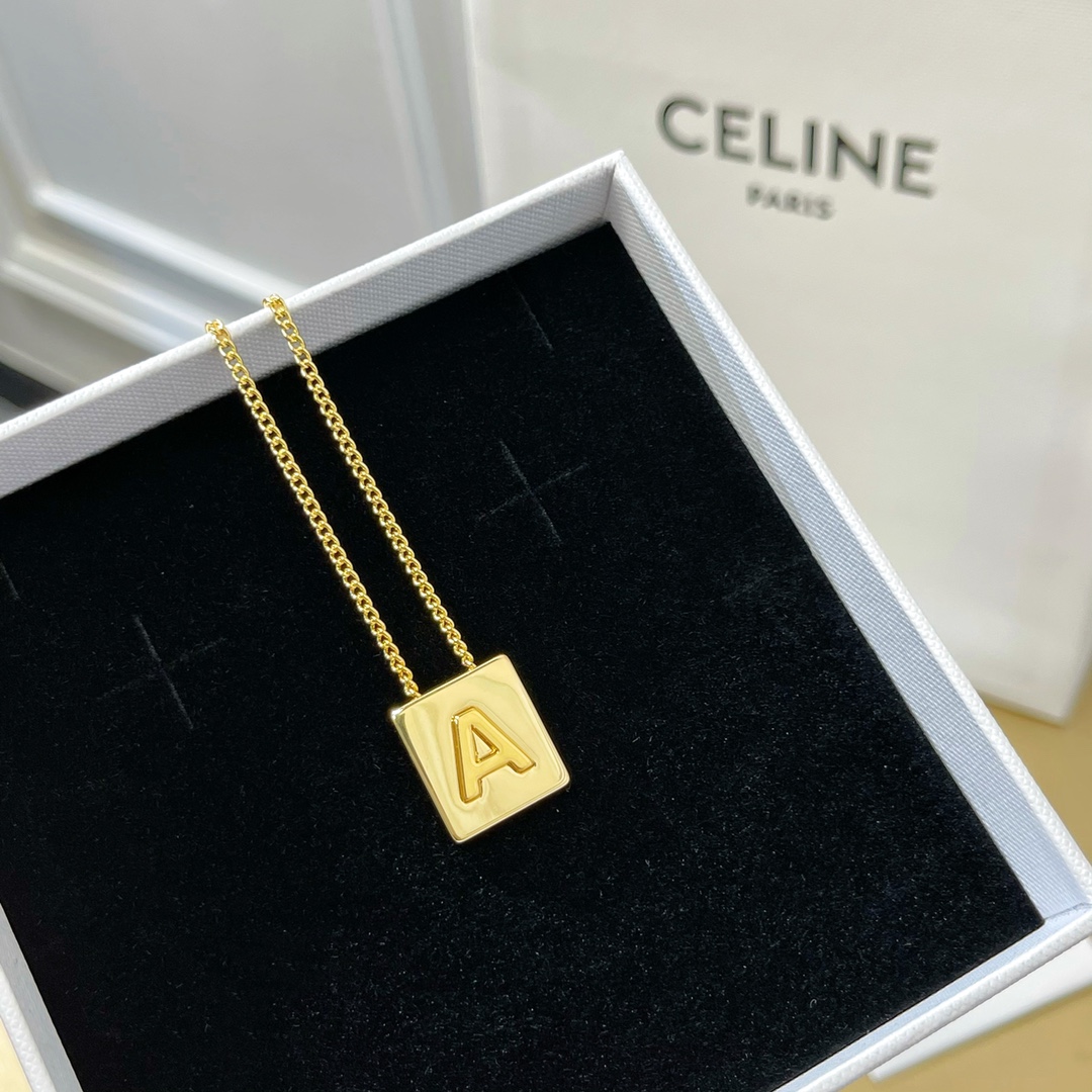 Celine/赛琳 ALPHABET 26字母金色方块项链