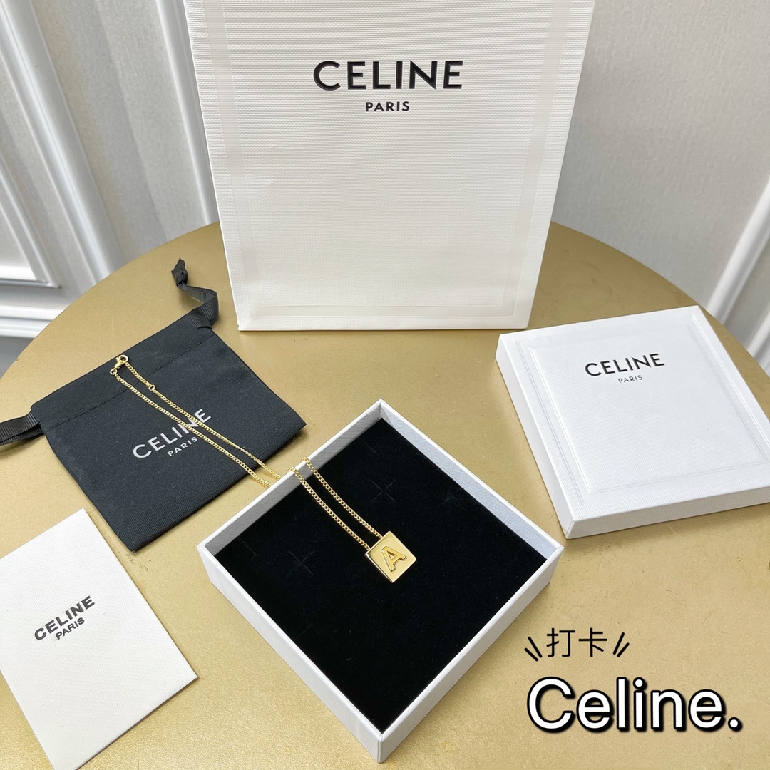 Celine/赛琳 ALPHABET 26字母金色方块项链