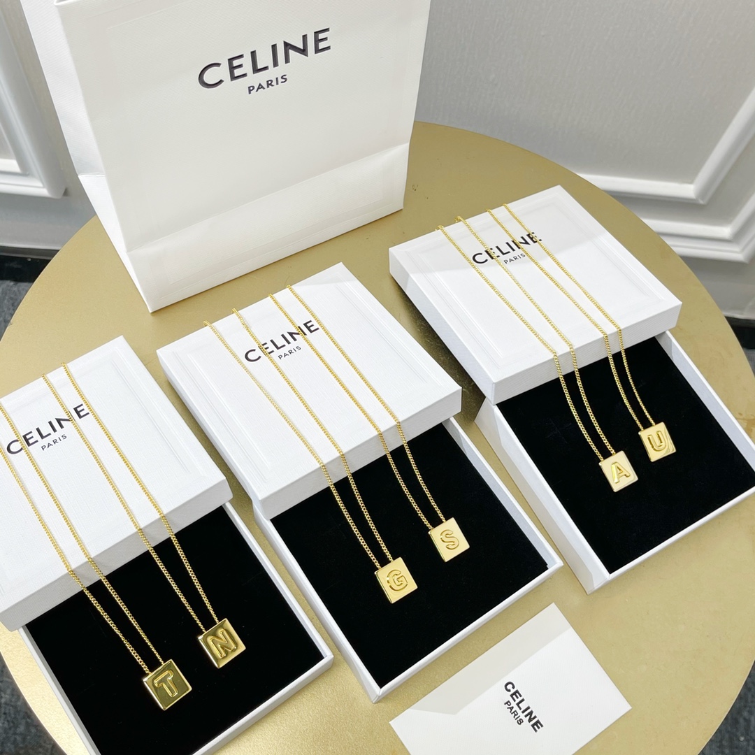 Celine/赛琳 ALPHABET 26字母金色方块项链