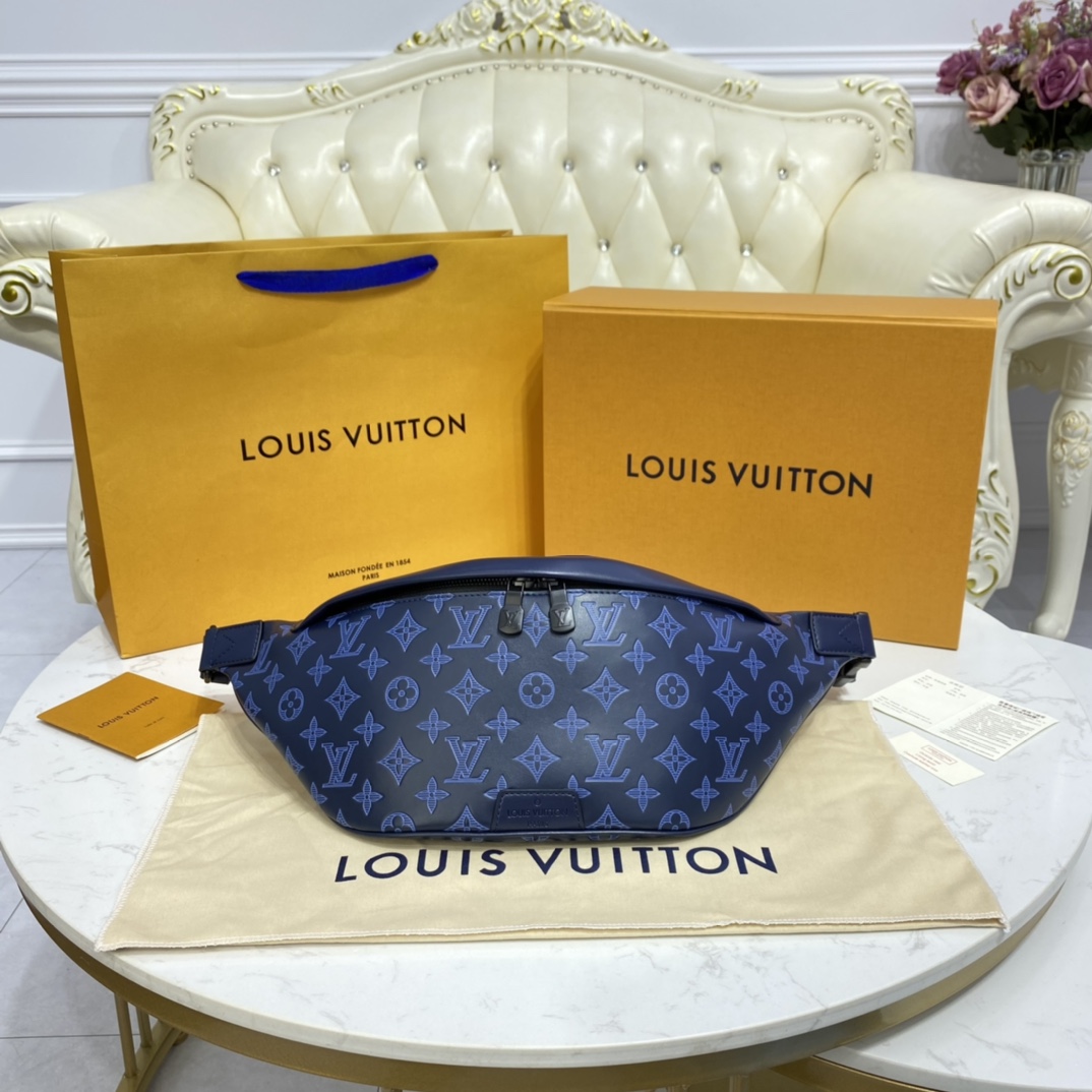 Louis Vuitton LV Discovery Belt Bags & Fanny Packs Blue Calfskin Cowhide Vintage Casual M45729