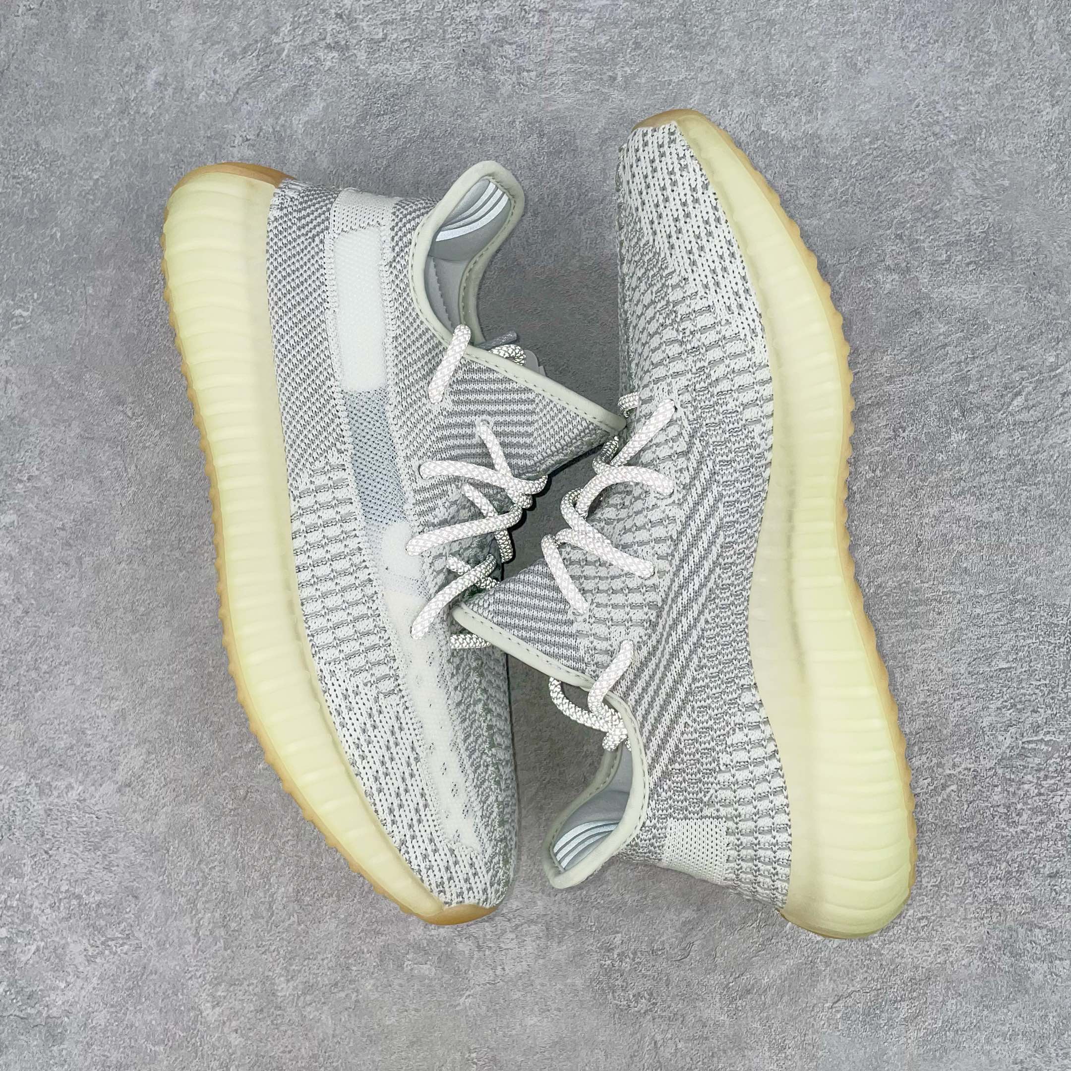 图片[3]-💰200 ＃K版纯原 巴斯夫福利‼Yeezy Boost 350 V2 灰天使 货号：FX4348 市面中端最王炸版本 lw同源配套打造 全套原楦 原纸版 原鞋开模完美打造 采用辰元飞织鱼丝网原厂面 非进口机台 大底原厂半透明RB巴斯夫满钉大底  原厂东莞百宏3M反光鞋带 质感一致 原厂鑫成新粉原鞋垫 LOGO胶浆印花 钛金针与高士马克线针车精工打造 一切遵循原厂指令单采购同源原材 采购全套原厂进口材料 原纸版 原楦头 一切同源公司 大几率过验 混卖无压力‼️SIZE：36 36.5 37 38 38.5 39 40 40.5 41 42 42.5 43 44 44.5 45 46 47 编码：Mby2936070-运动鞋