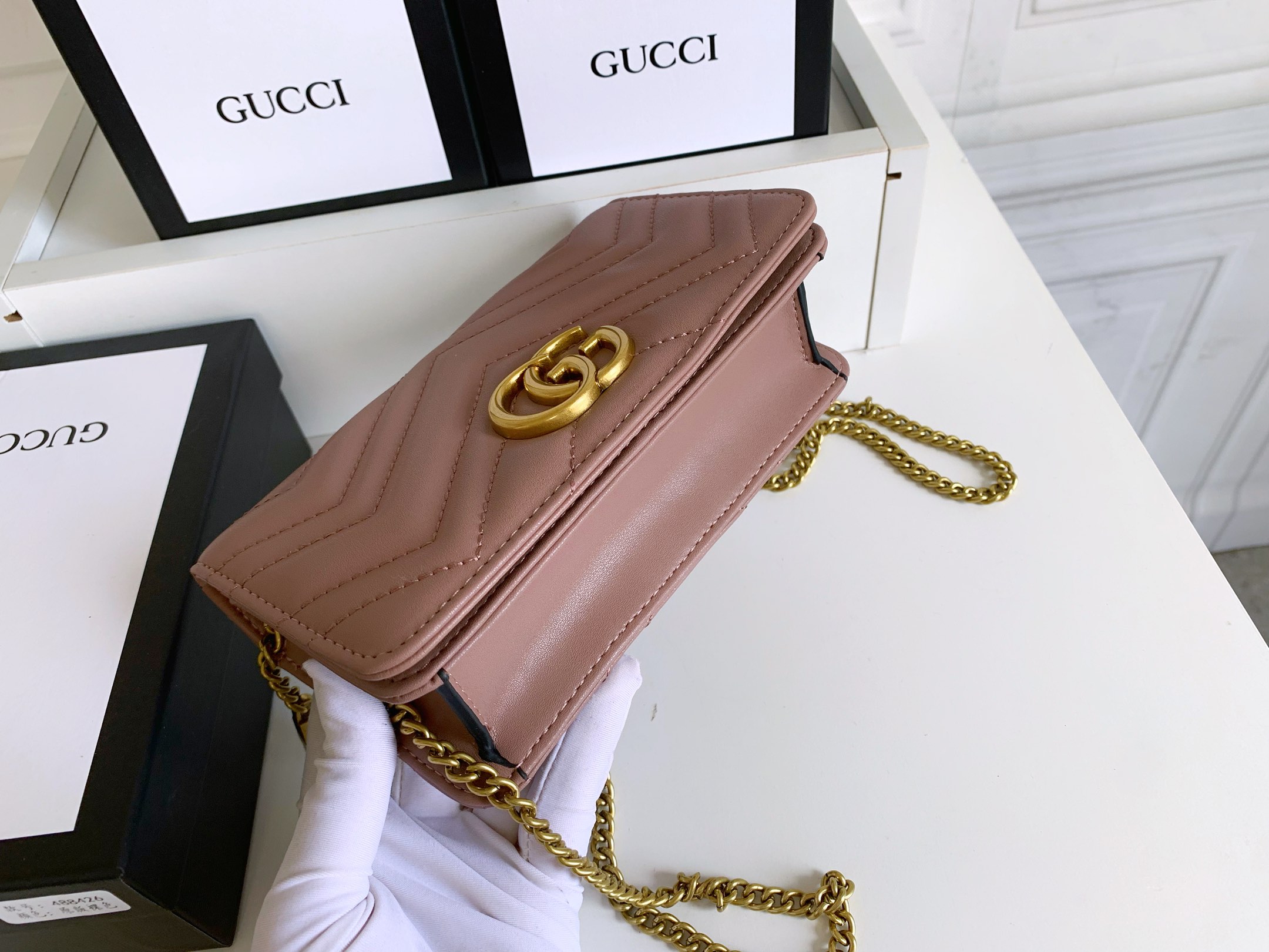 GUCCI GG Marmont ミニチェーンバッグ - トップクオリティの牛皮使用