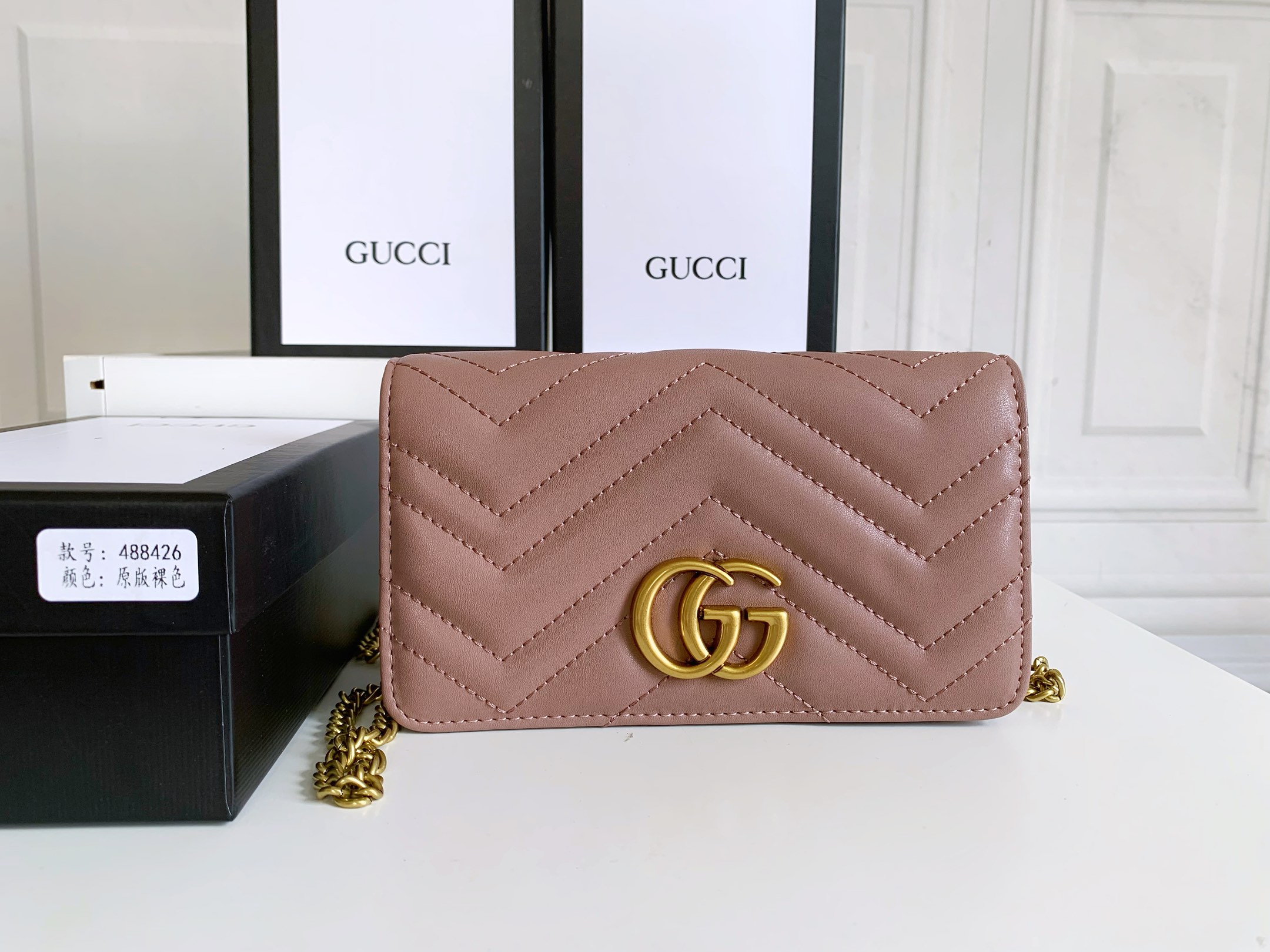 GUCCI GG Marmont ミニチェーンバッグ - トップクオリティの牛皮使用