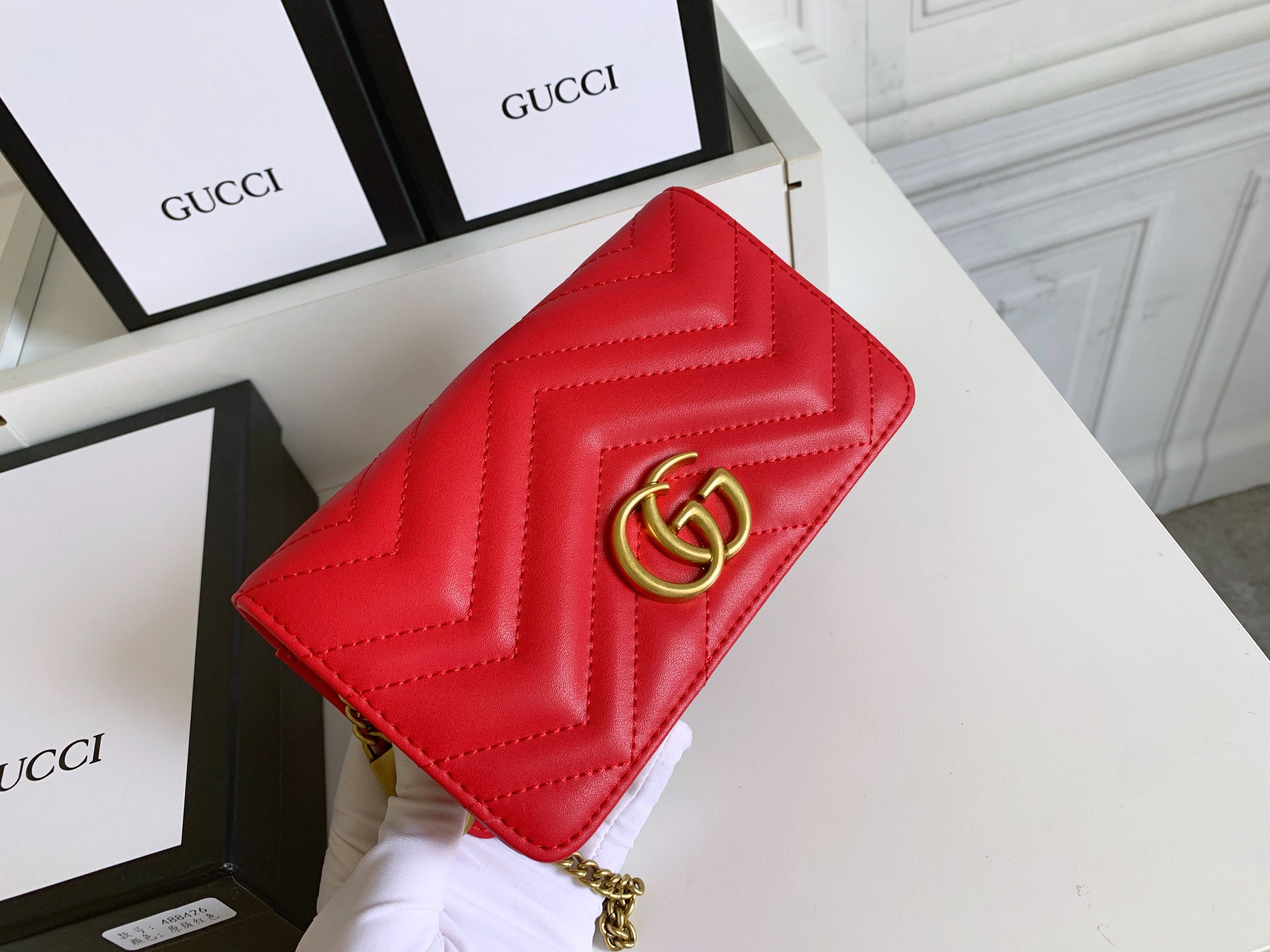GUCCI GG Marmont ミニチェーンバッグ - トップレザーの魅力