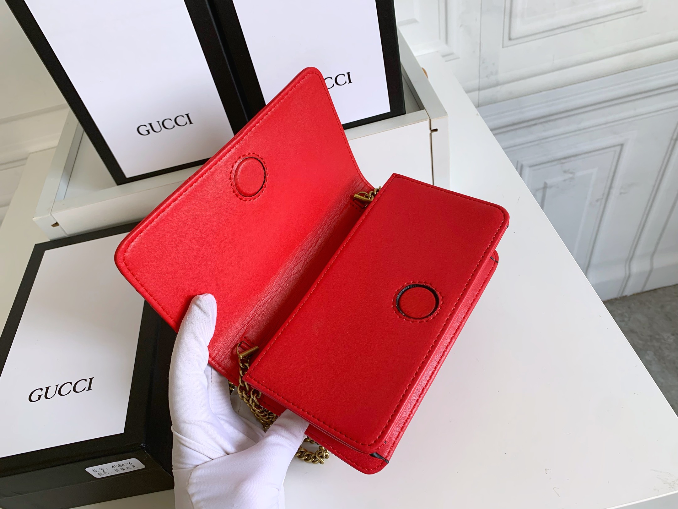 GUCCI GG Marmont ミニチェーンバッグ - トップレザーの魅力