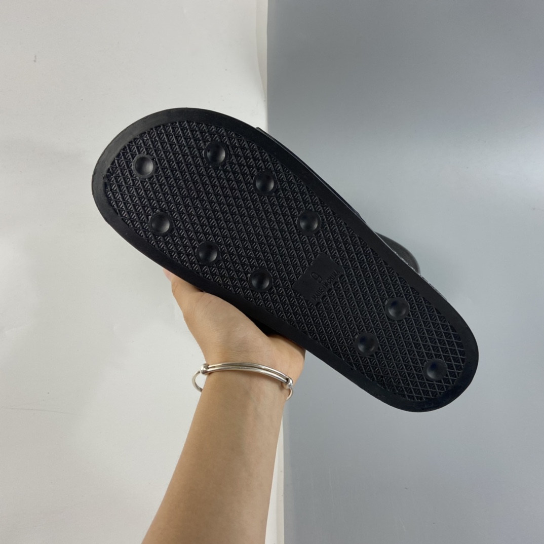 P100 AD Adilette Sandal W 阿迪达斯夏季休闲潮流拖鞋 DA9017