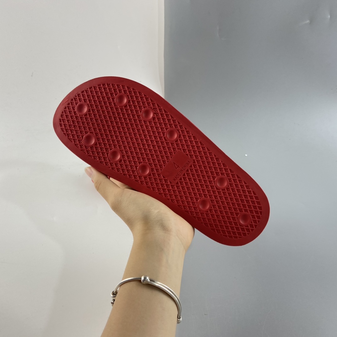 P100 AD Adilette Sandal W 阿迪达斯夏季休闲潮流拖鞋 CM8412
