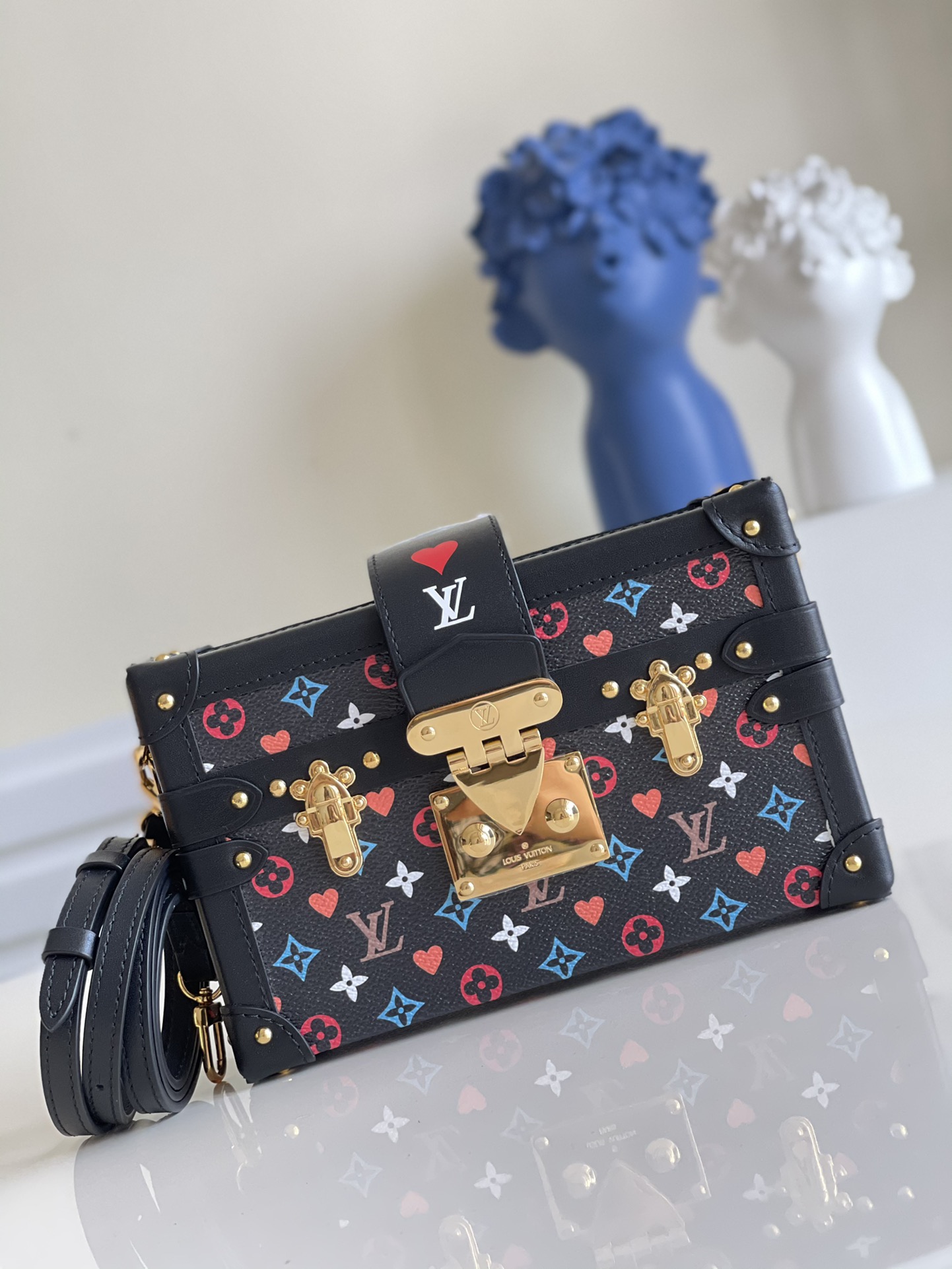 NO:397015,【Exclusive real photo of M44199 pure steel colorful】PETITE MALLE box bag uses classic Monogram canvas fabric inspired by custom suitcase designed by wealthy banker Albert Kahn in the early 20th century Classic elegant style Boutique small bag suitable for night parties size 20x12.5x5cm v.,LV [original leather],louis vuitton19860909【独家实拍M44199纯钢七彩】PETITE MALLE 盒子包 采用经典的Monogram帆布面料 灵感源自富有的银行家Albert Kahn于20世纪初期设计的定制旅行箱 经典的优雅风格 适合夜间外出聚会使用的精品小号包袋size 20x12.5x5cm v.,LV【原厂皮】,louis vuitton,Bag