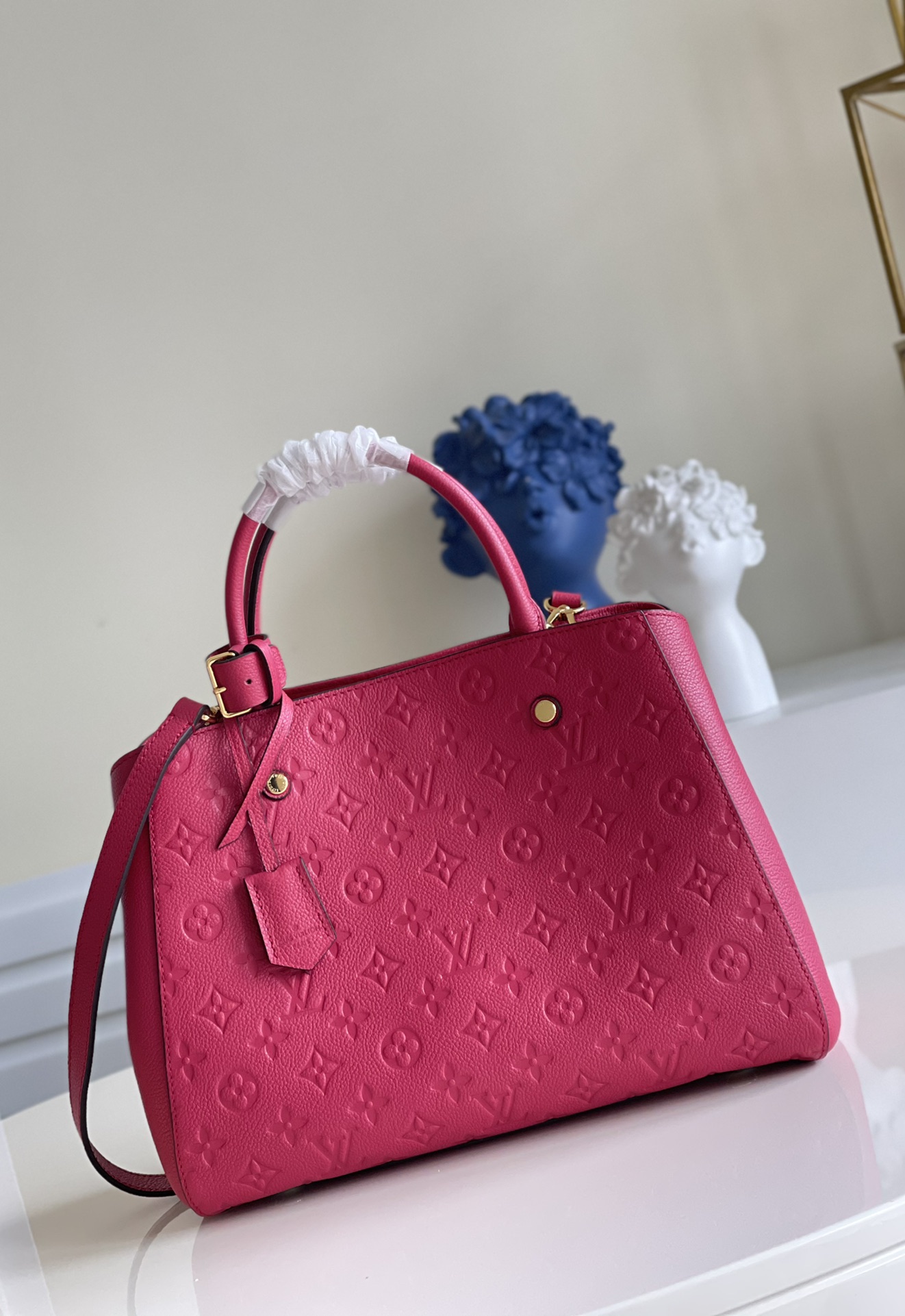 NO:397010,[Exclusive real shot of M41048 Lulan Powder] montaigne 33cm channel products We target customers are never friends who never buy counters. We just ask you to compare the authentic counters. Size 33cm J., LV [original leather], louis vuitton19860909【独家实拍M41048苍兰粉】montaigne 33cm蒙田 渠道品 我们针对的客户永远不是从不买专柜的朋友 我们只求你拿专柜正品来对比 尺寸33cm J.,LV【原厂皮】,louis vuitton,Bag