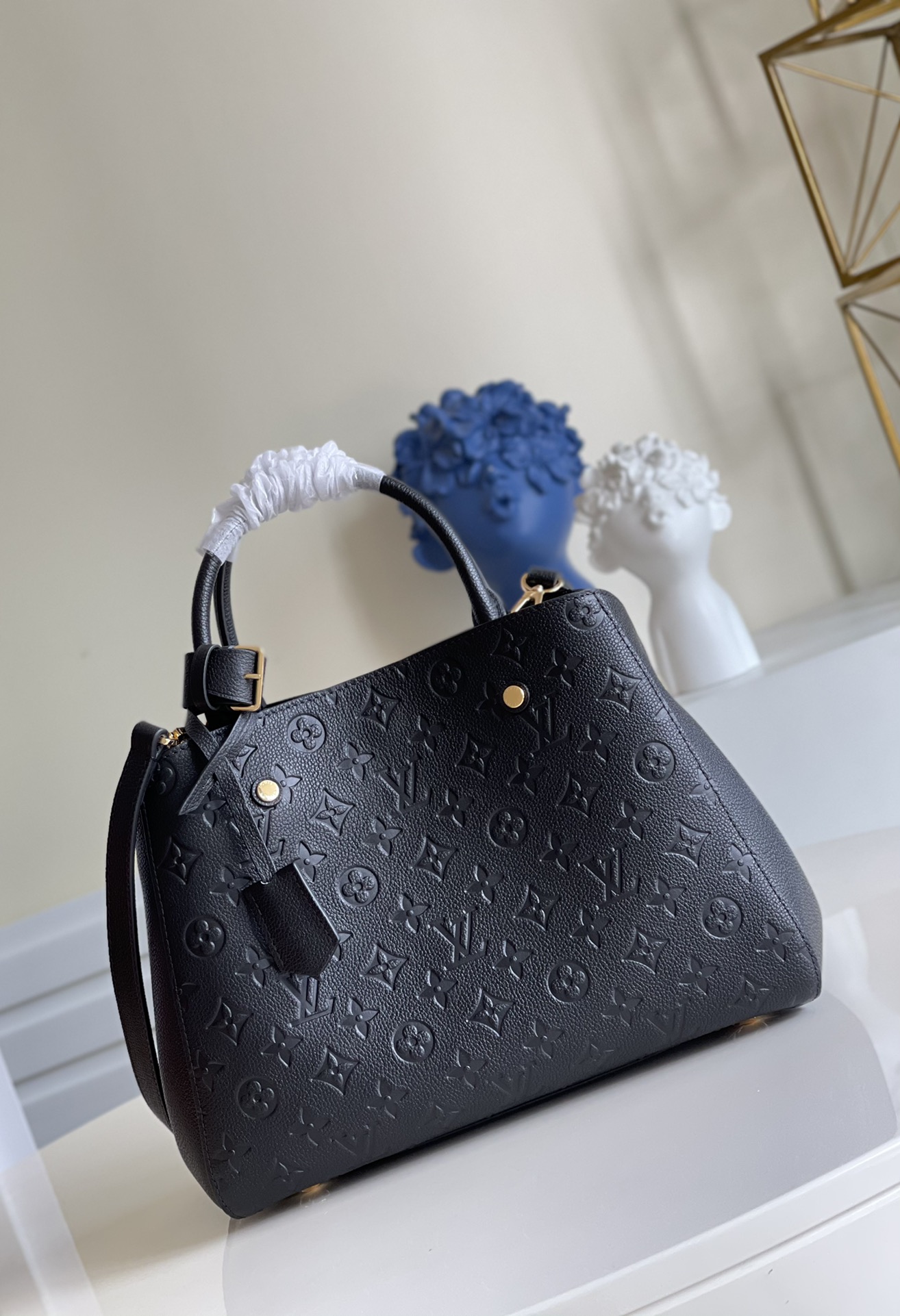 NO:397019,[Exclusive real photo M41048 black] montaigne 33cm Montaigne channel products We target customers are never friends who never buy counters. We just ask you to compare the authentic counters. Size 33cm J., LV [original leather], louis vuitton19860909【独家实拍M41048黑】montaigne 33cm蒙田 渠道品 我们针对的客户永远不是从不买专柜的朋友 我们只求你拿专柜正品来对比 尺寸33cm J.,LV【原厂皮】,louis vuitton,Bag
